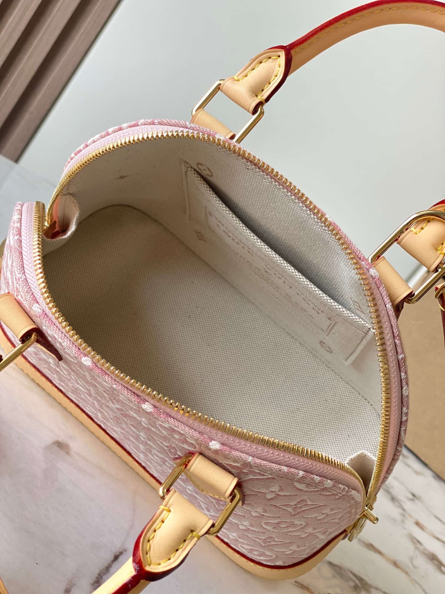 Louis Vuitton Alma BB Monogram Emblème Rose Ruban M2A378 TOP