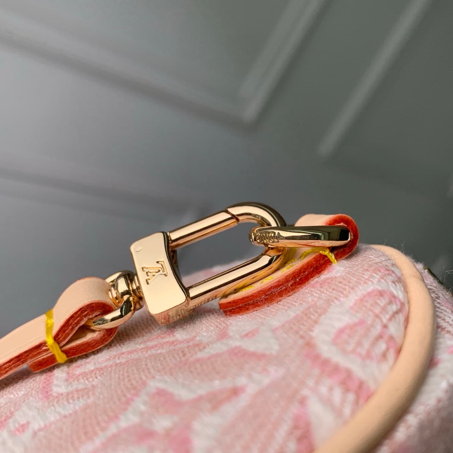 Louis Vuitton Pochette Papillon Monogram Emblème Rose Ruban M29881 High