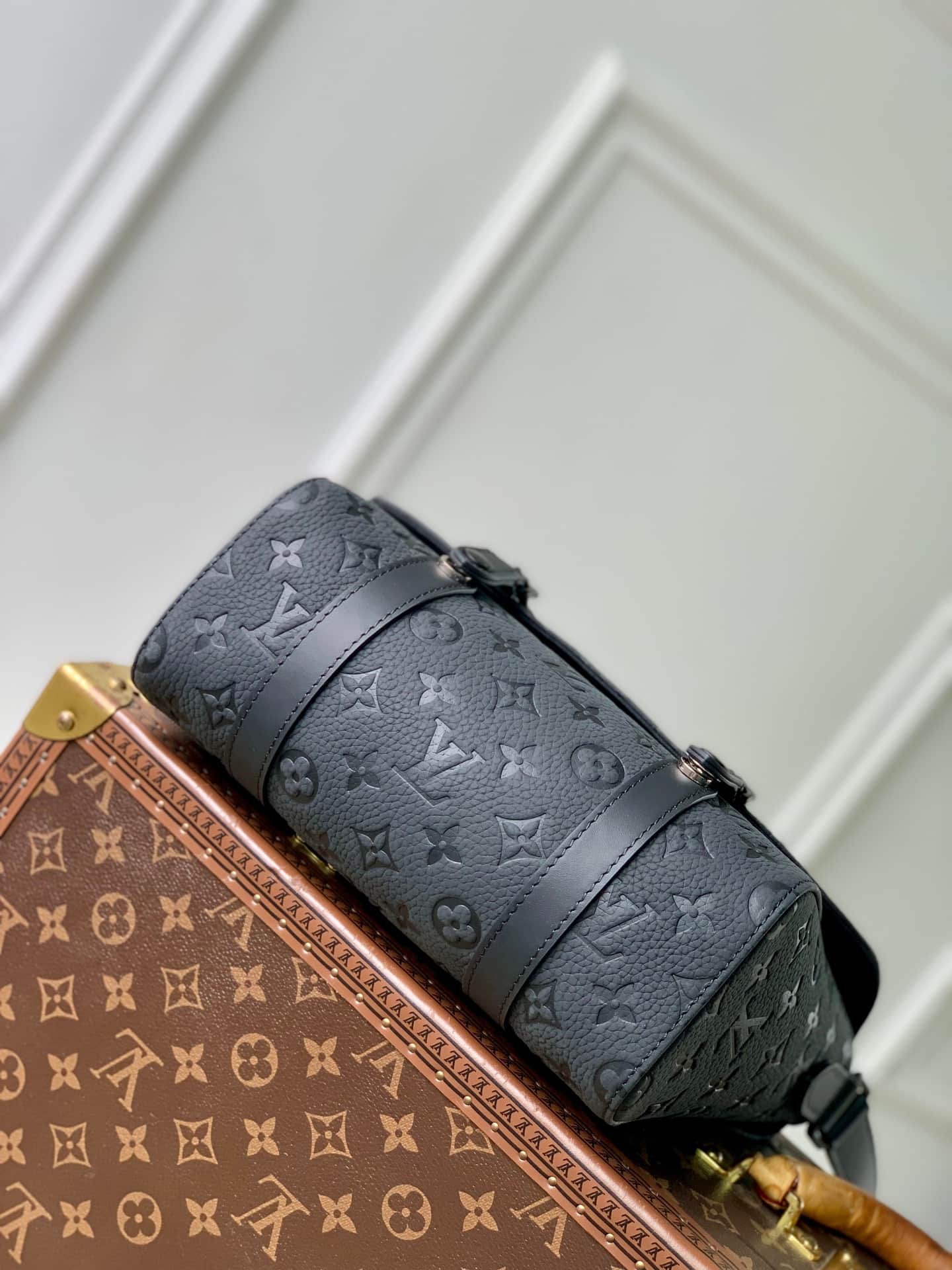 Louis Vuitton Christopher Messenger Taurillon Monogram cowhide leather M28324 High