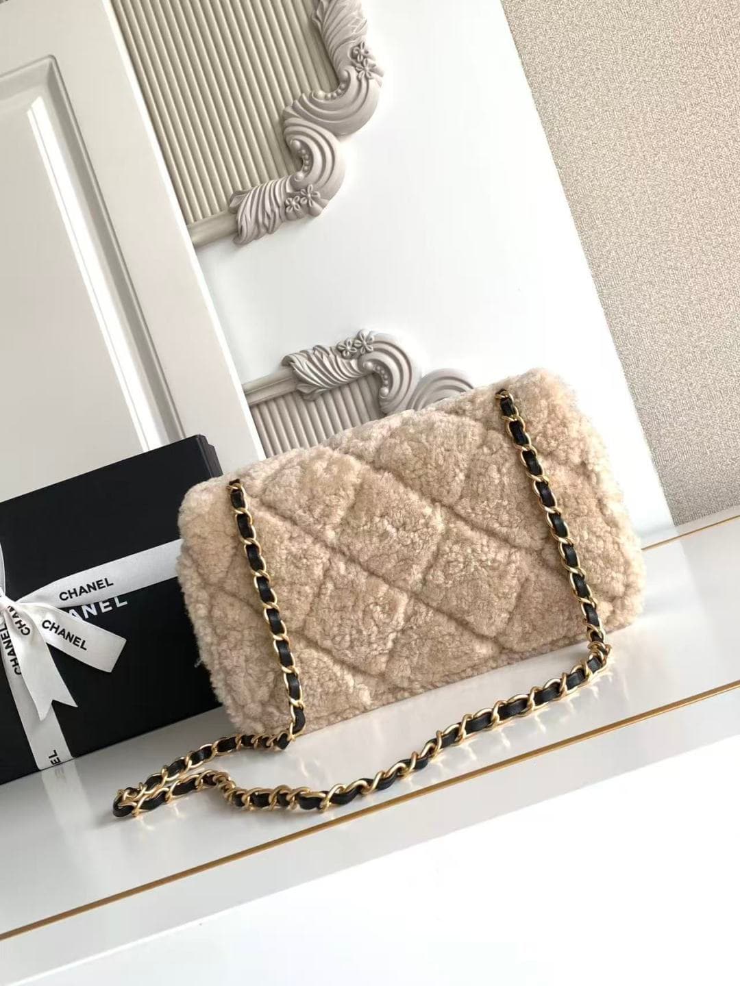 Chanel Small Shearling Flap Bag in Black lambskin with beige shearling & Gold-Tone Metal AS5149 A