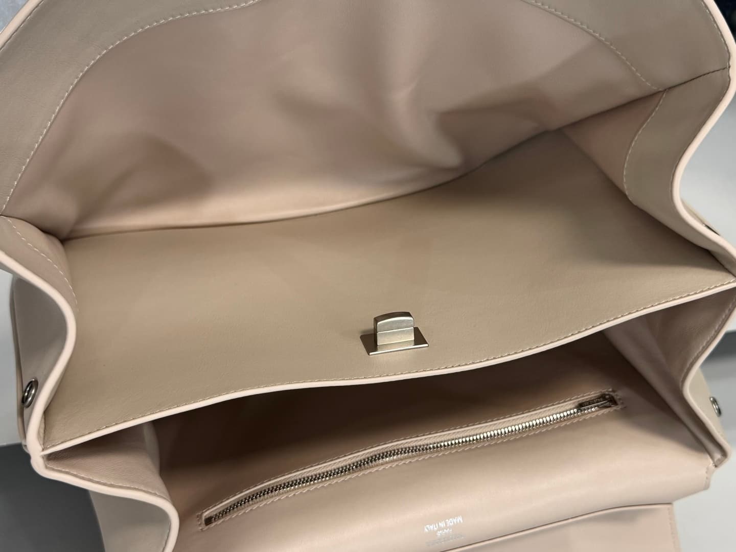 Balenciaga Rodeo Medium Bag in Beige Leather With Silver-Tone Metal TOP