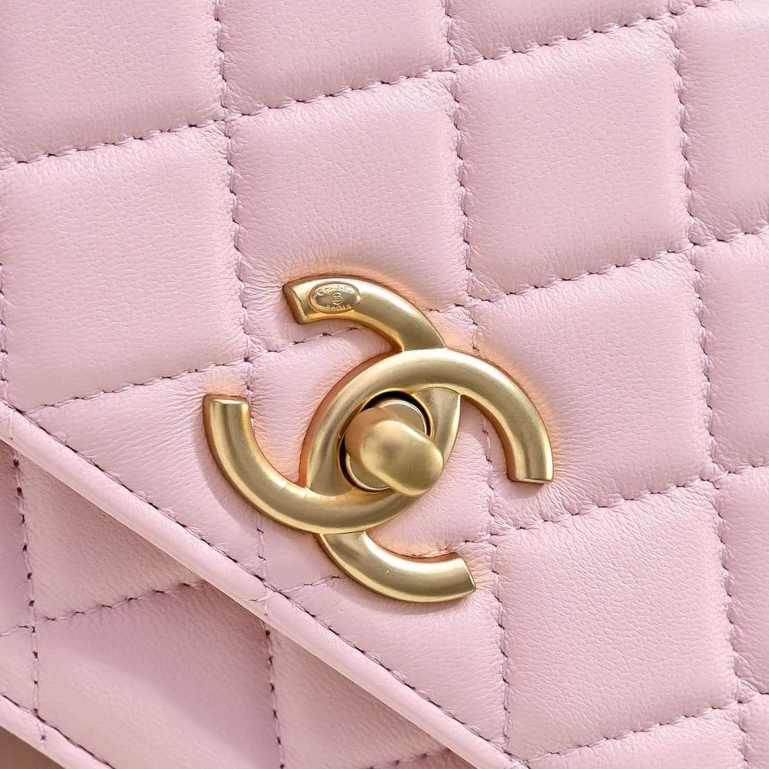 Chanel Wallet on Chain Quilted Leather  & Gold-Tone Metal Pink AP3938 High