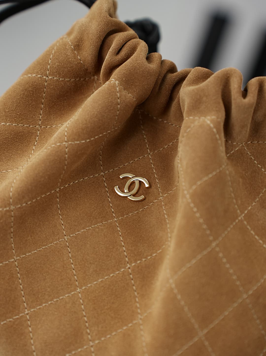 Chanel Clutch with Leather Strap Beige quilted suede & Gold-tone Metal AP5228 A