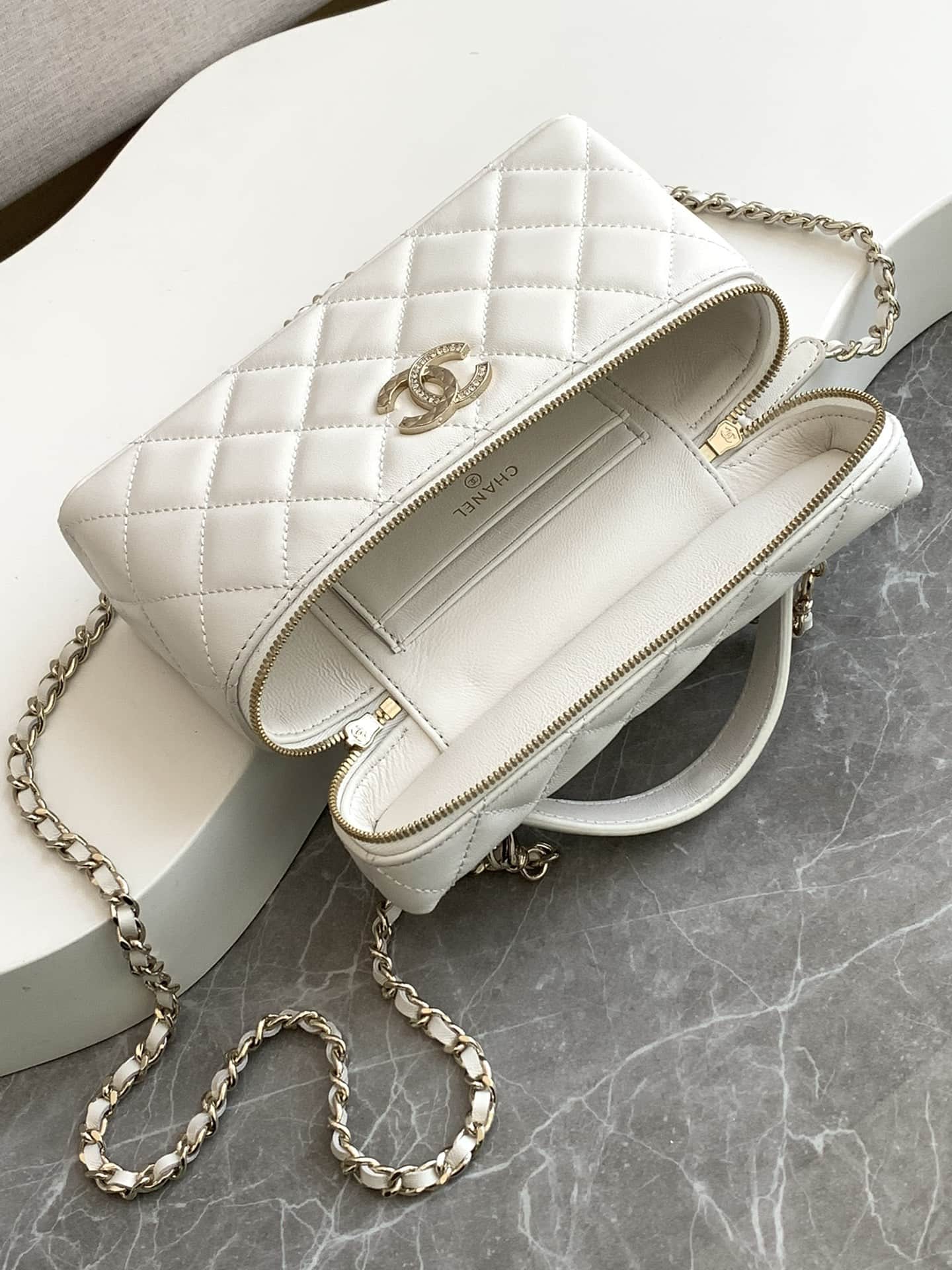 Chanel VANITY WITH CHAIN AP4407 Lambskin & Gold-Tone Metal White High
