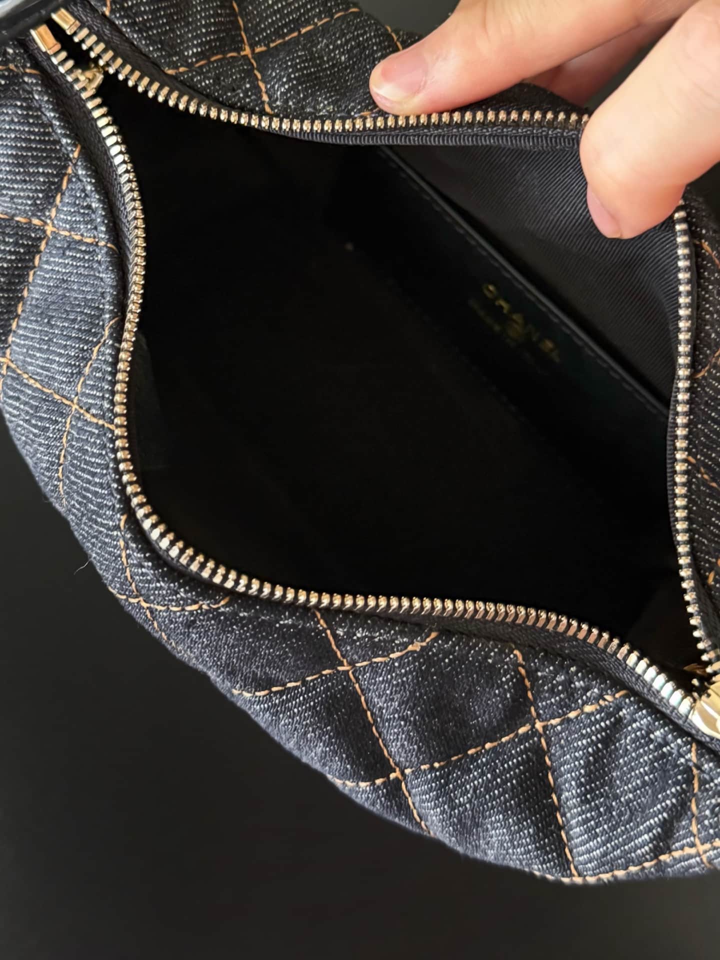 Chanel 25B hobo bag Denim& Gold-Tone Metal AP3387 Dark Blue A