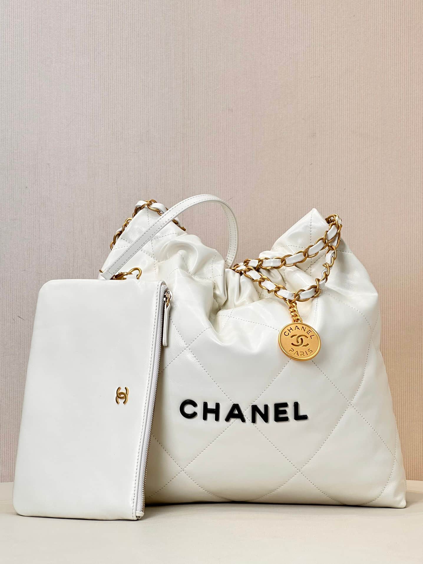Chanel 22 Small handbag Shiny calfskin & Gold-tone metal AS3260 White TOP