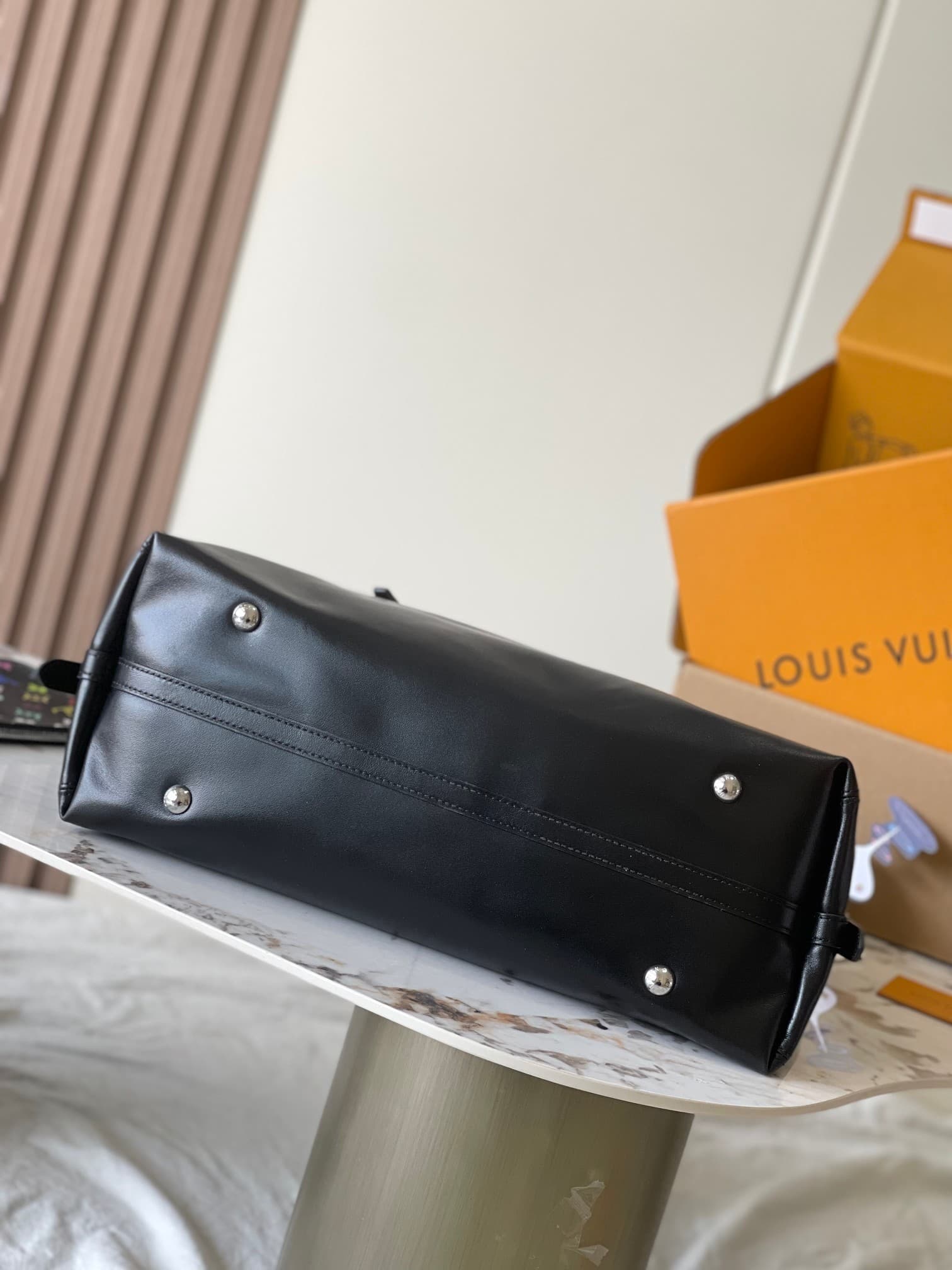 Louis Vuitton x Murakami CarryAll Vibe MM Lambskin M13105 Top