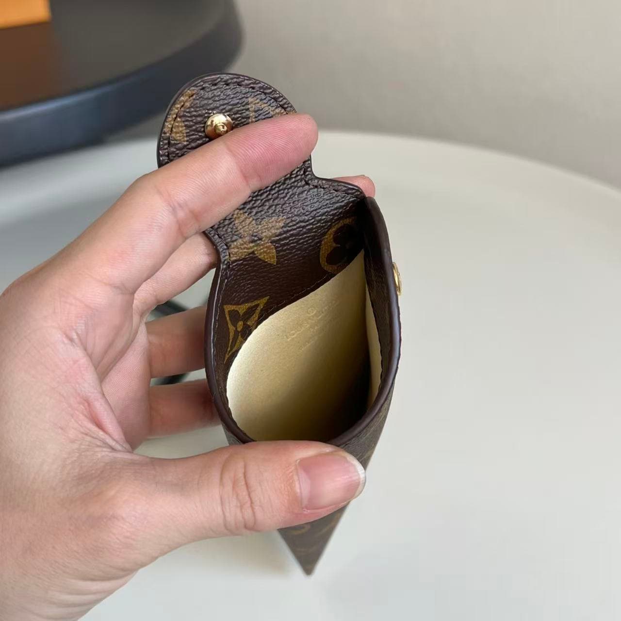 Louis Vuitton GLASSES CASE Monogram Canvas High