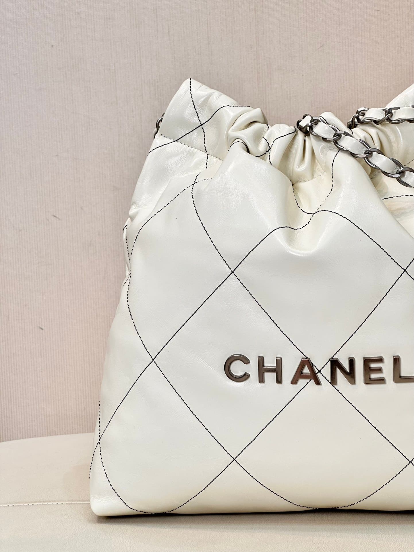 Chanel 22 Small handbag Shiny calfskin & silver-tone metal AS3260 White TOP
