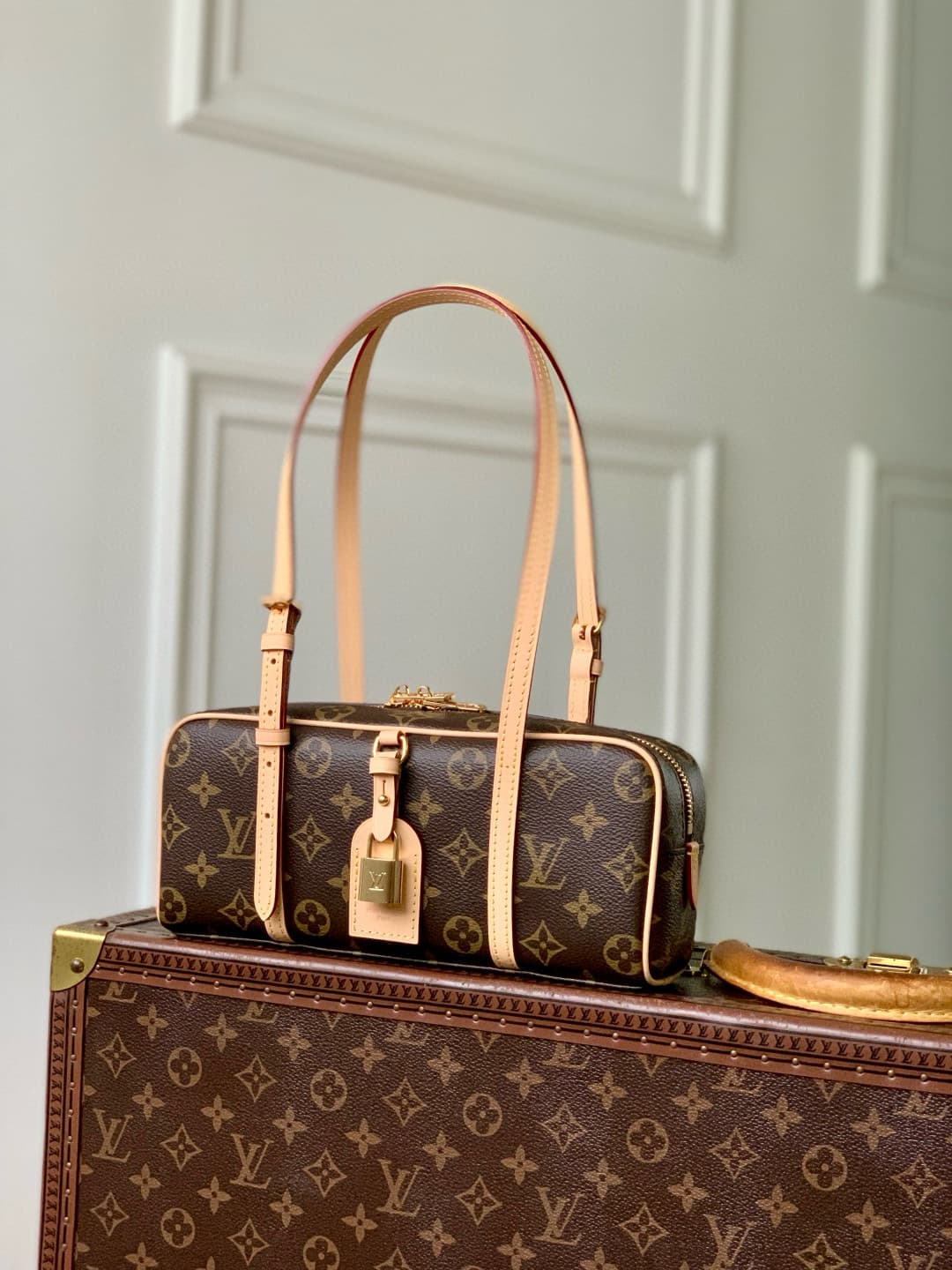 Louis Vuitton Hang On Monogram coated canvas M47031 High