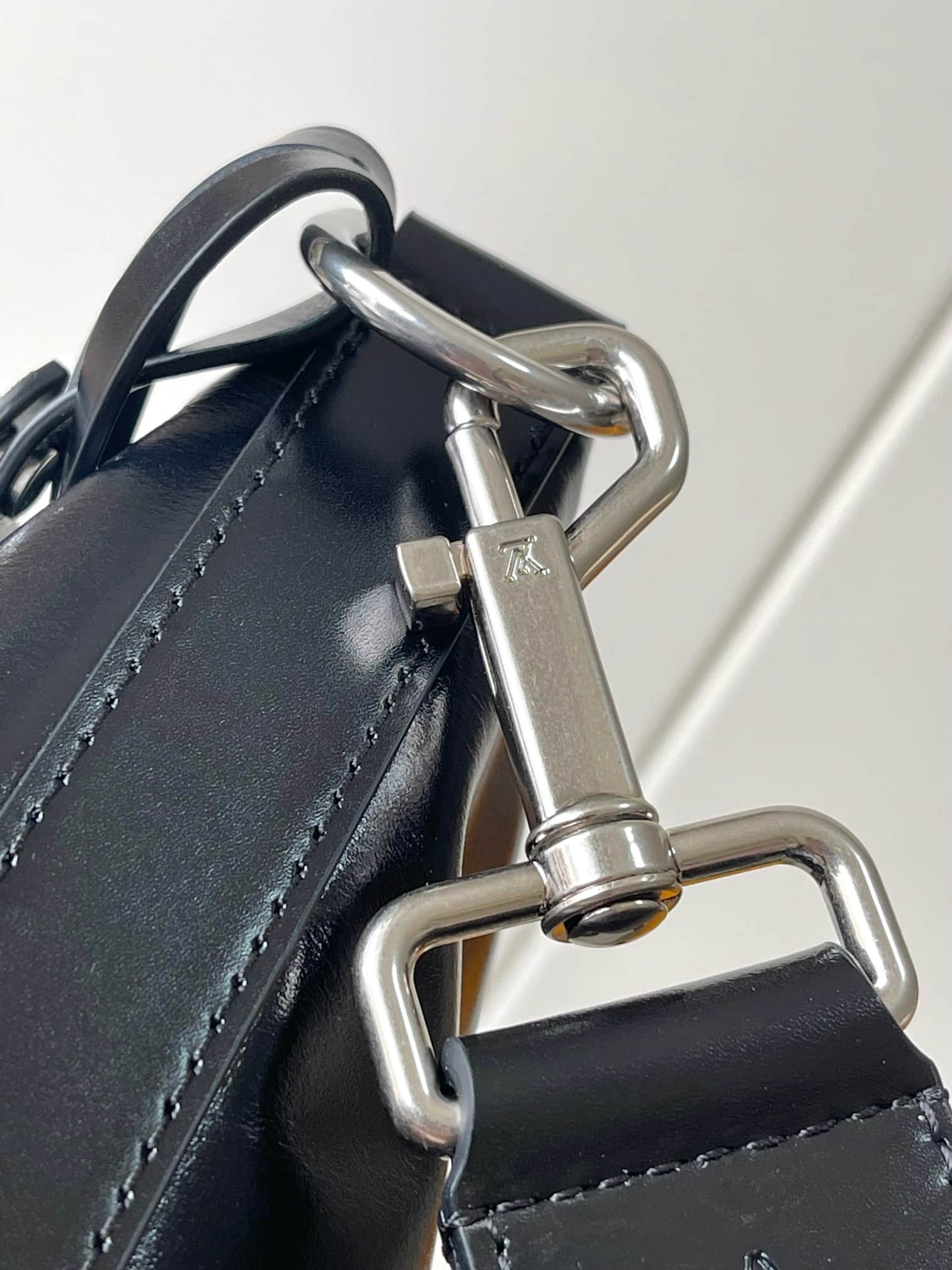 Louis Vuitton Vagabond Hobo Black Calf leather M13986 TOP