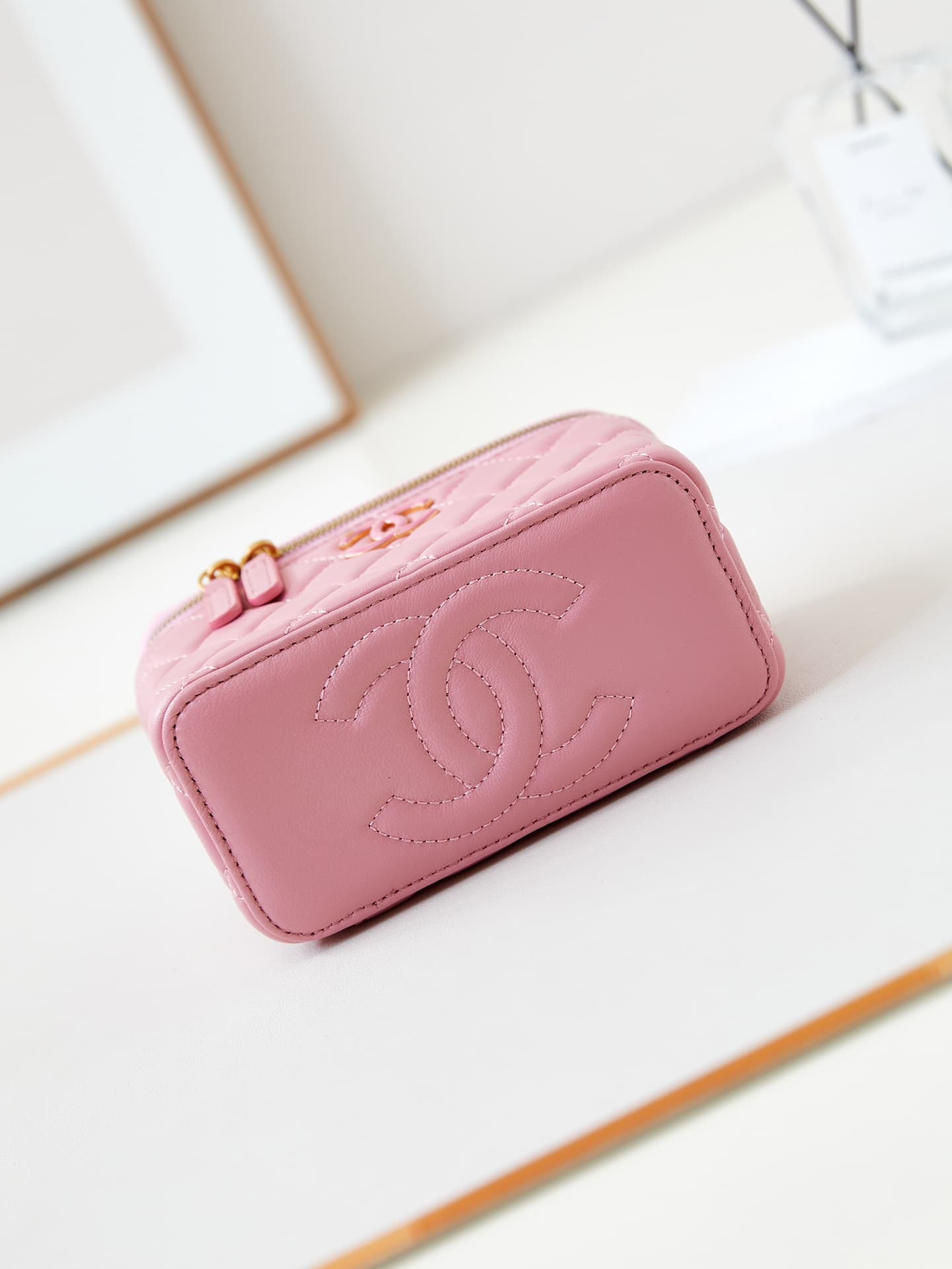 Chanel Vanity with Chain AP3940 Lambskin Pink A