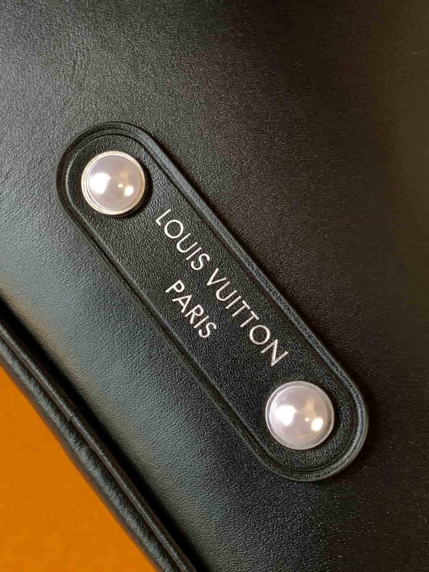 Louis Vuitton Nil Black Calf leather M13987 High
