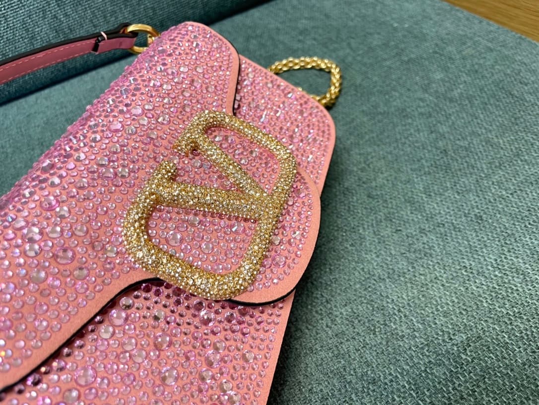 Valentino Garavani Locò Small Shoulder Bag in Pink High