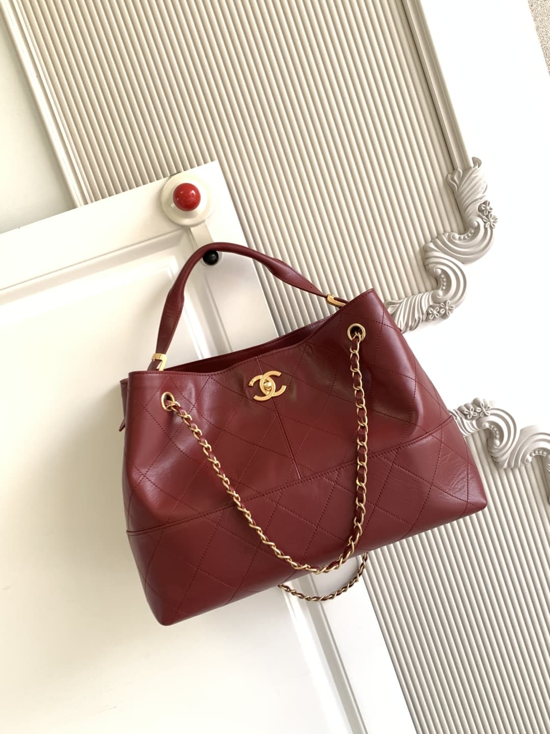 Small Shopping Bag Calfskin & Gold-Tone Metal AS5634 A