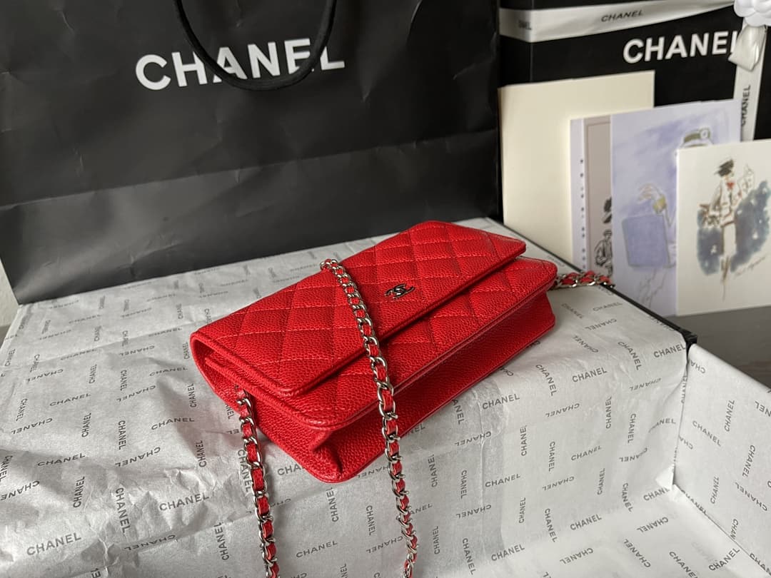Classic Wallet on Chain AP0250 Grained Calfskin Red Silver Metal A