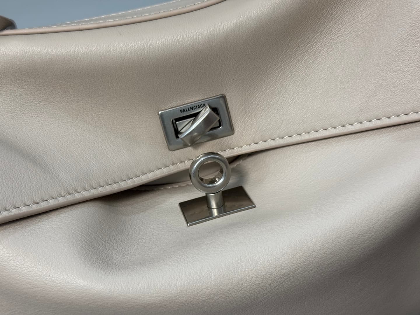 Balenciaga Rodeo Medium Bag in Beige Leather With Silver-Tone Metal TOP