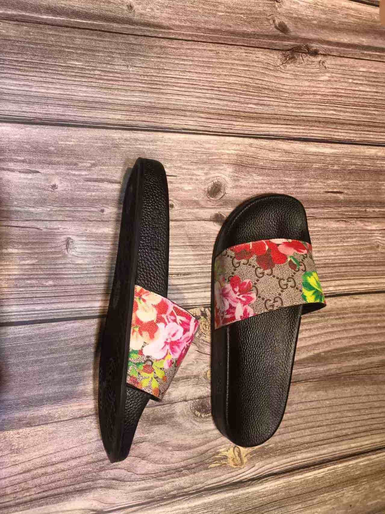Gucci GG Supreme canvas slides