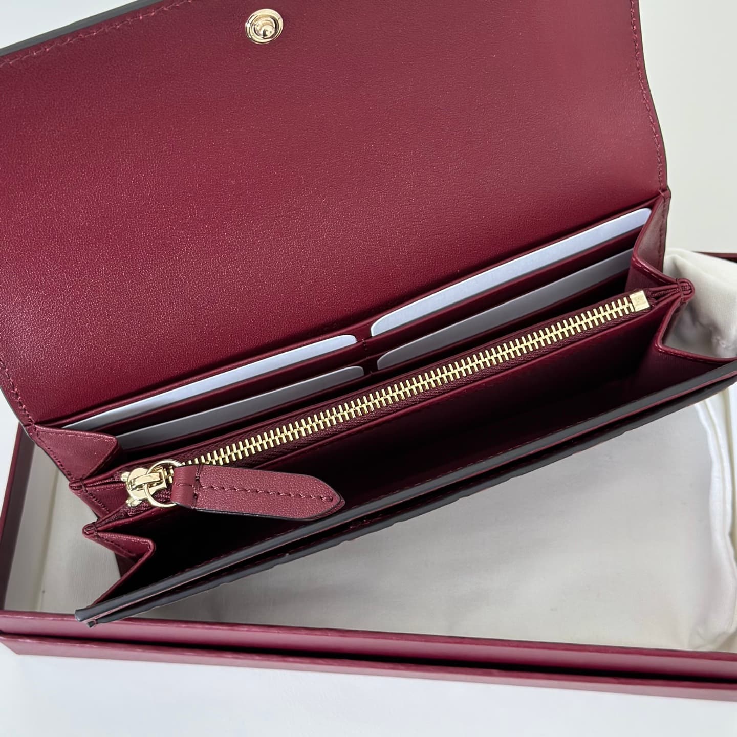 Gucci GG Emblem continental wallet Burgundy 847210 High