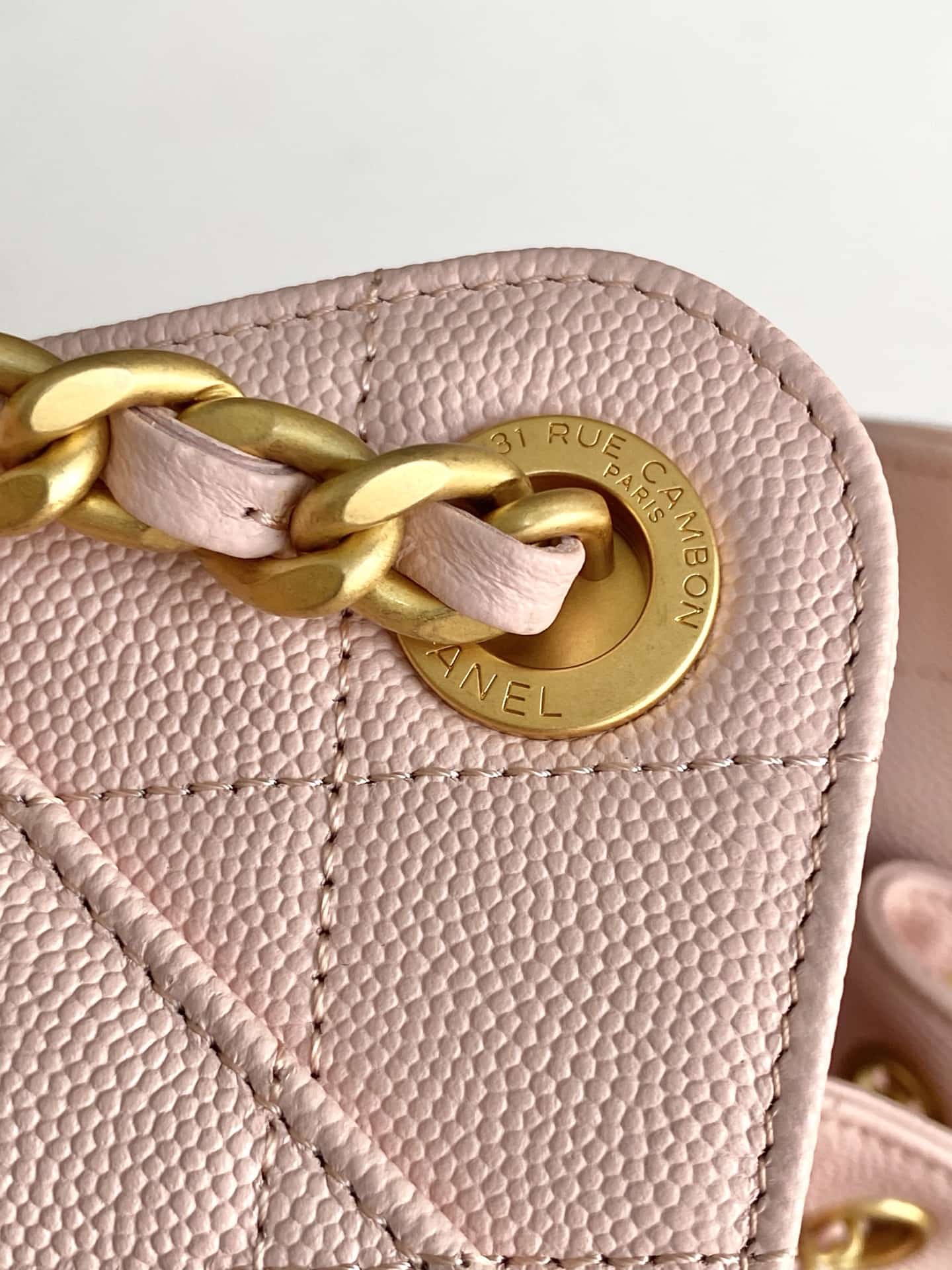 Chanel 25 Mini Hobo handbag AS5631 Grained calfskin & gold-tone metal Pink A