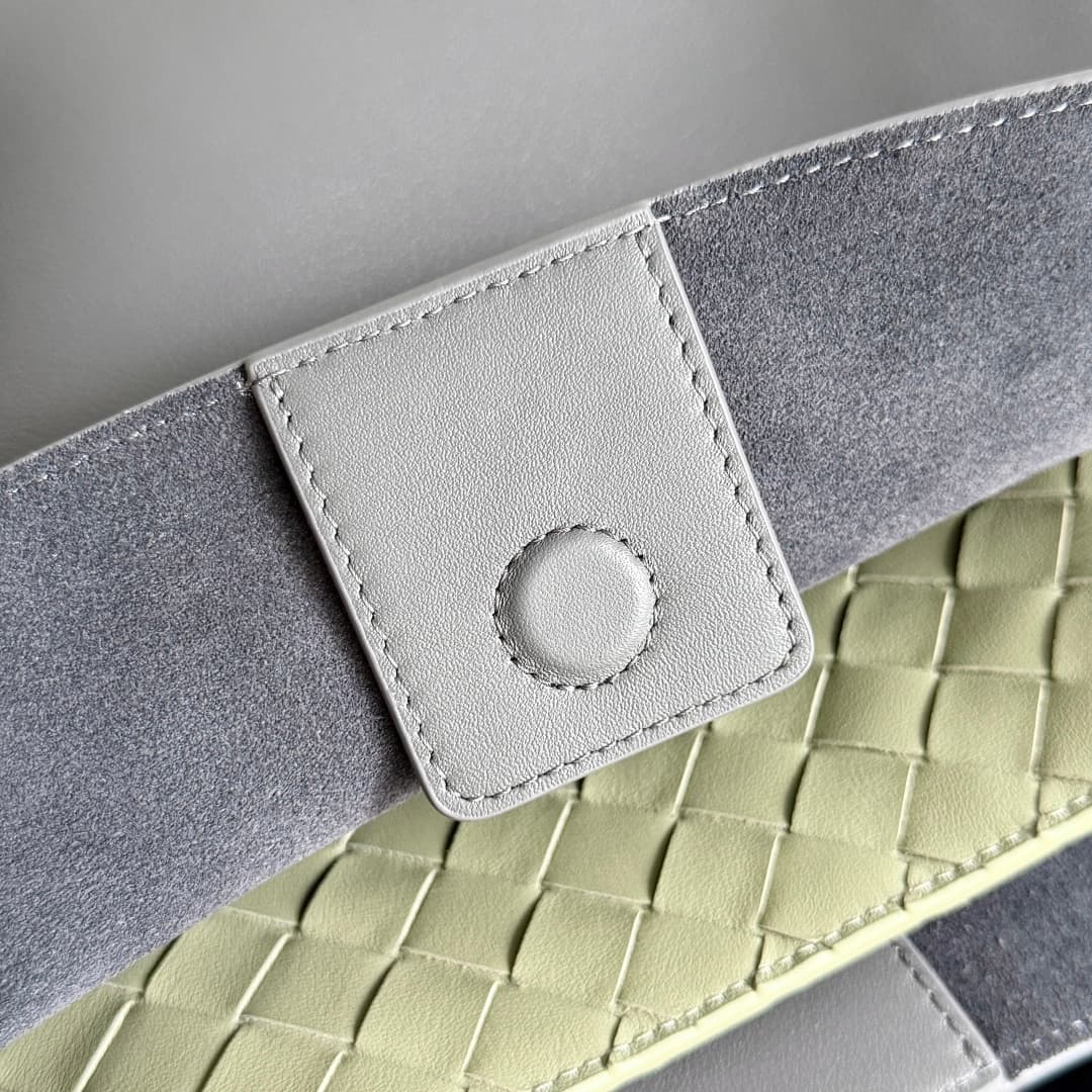 Bottega Veneta Andiamo tote bag in grey calfskin leather TOP