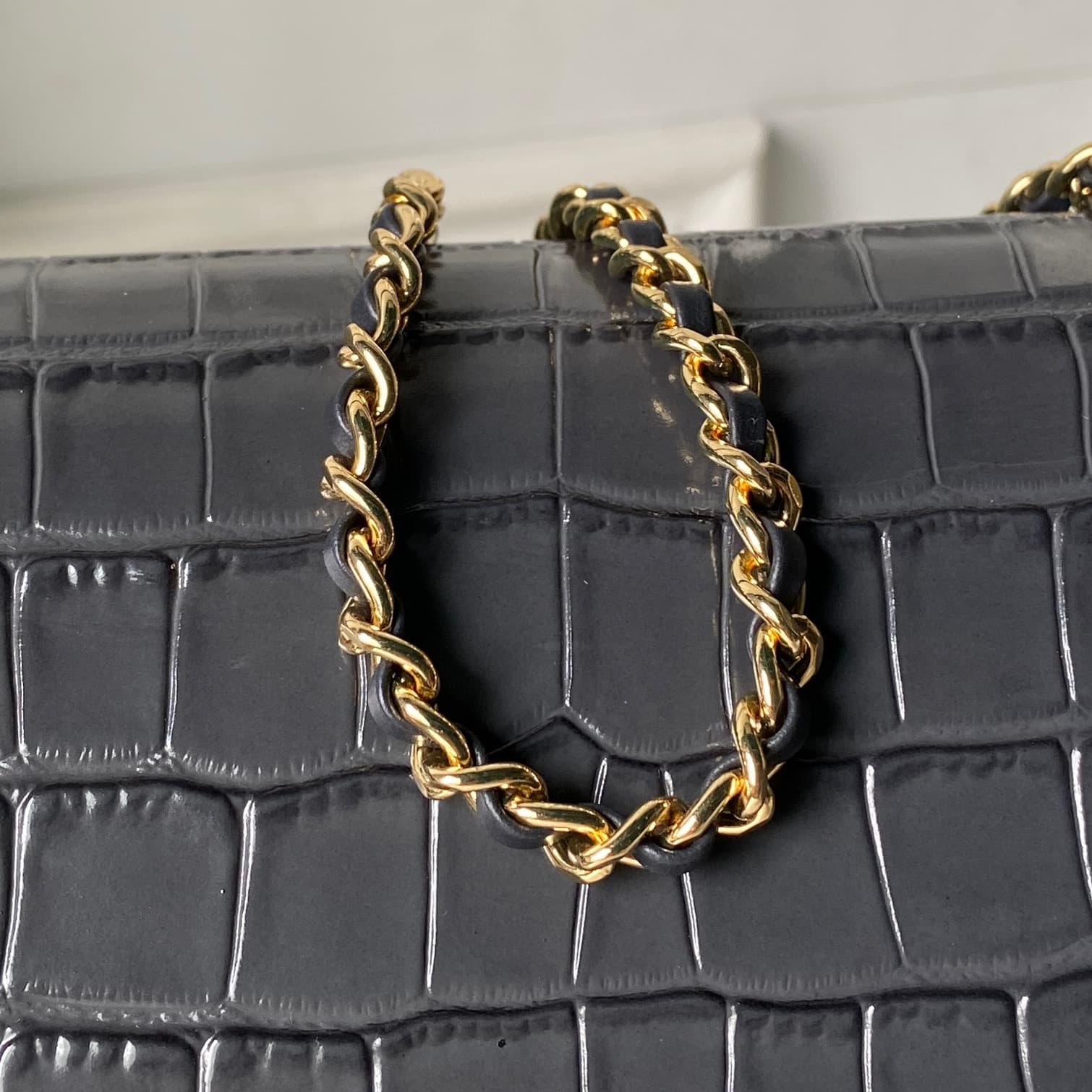Chanel Clutch with chain Crocodile Embossed Calfskin & Gold-Tone Metal AP5294 Grey High