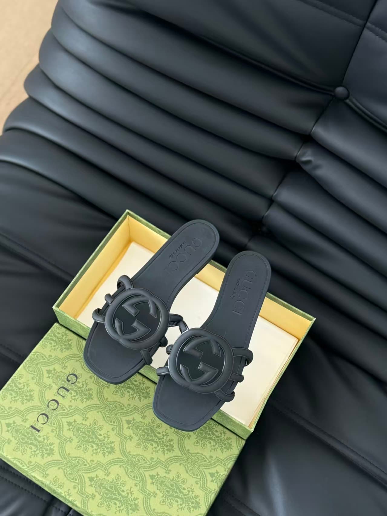 Gucci Women's Interlocking G slide sandal