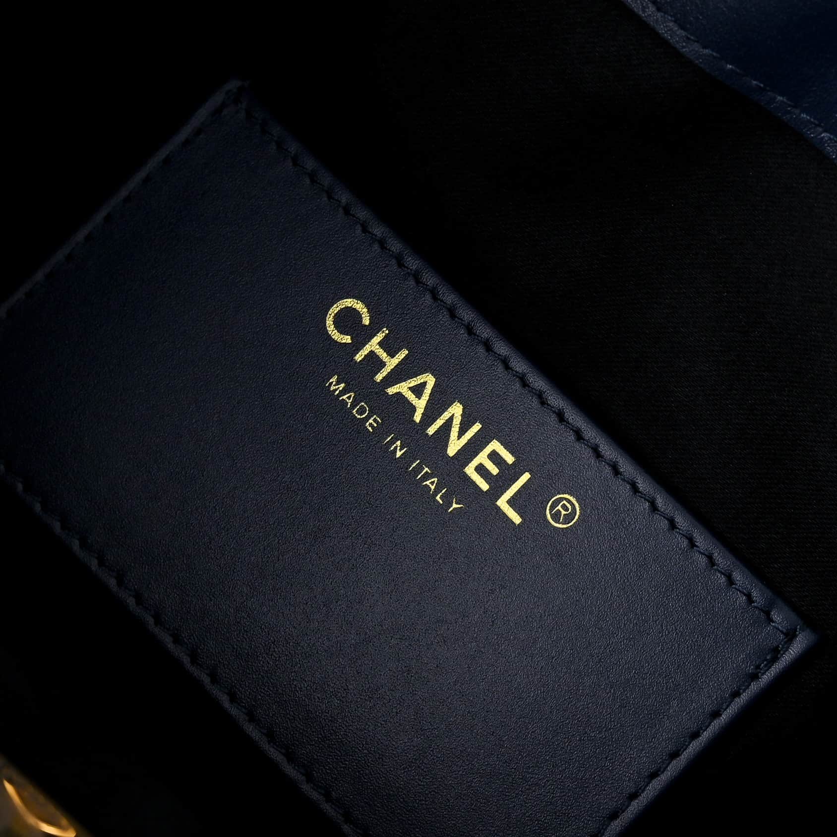 Chanel 25 Small Hobo handbag AS5293 Wool Tweed & Gold-Tone Metal Dark Blue&White A