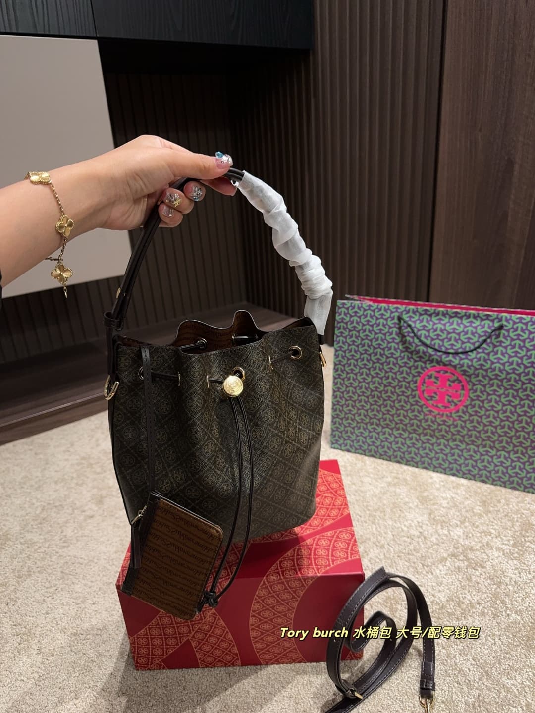 Tory Burch MONOGRAM BUCKET BAG