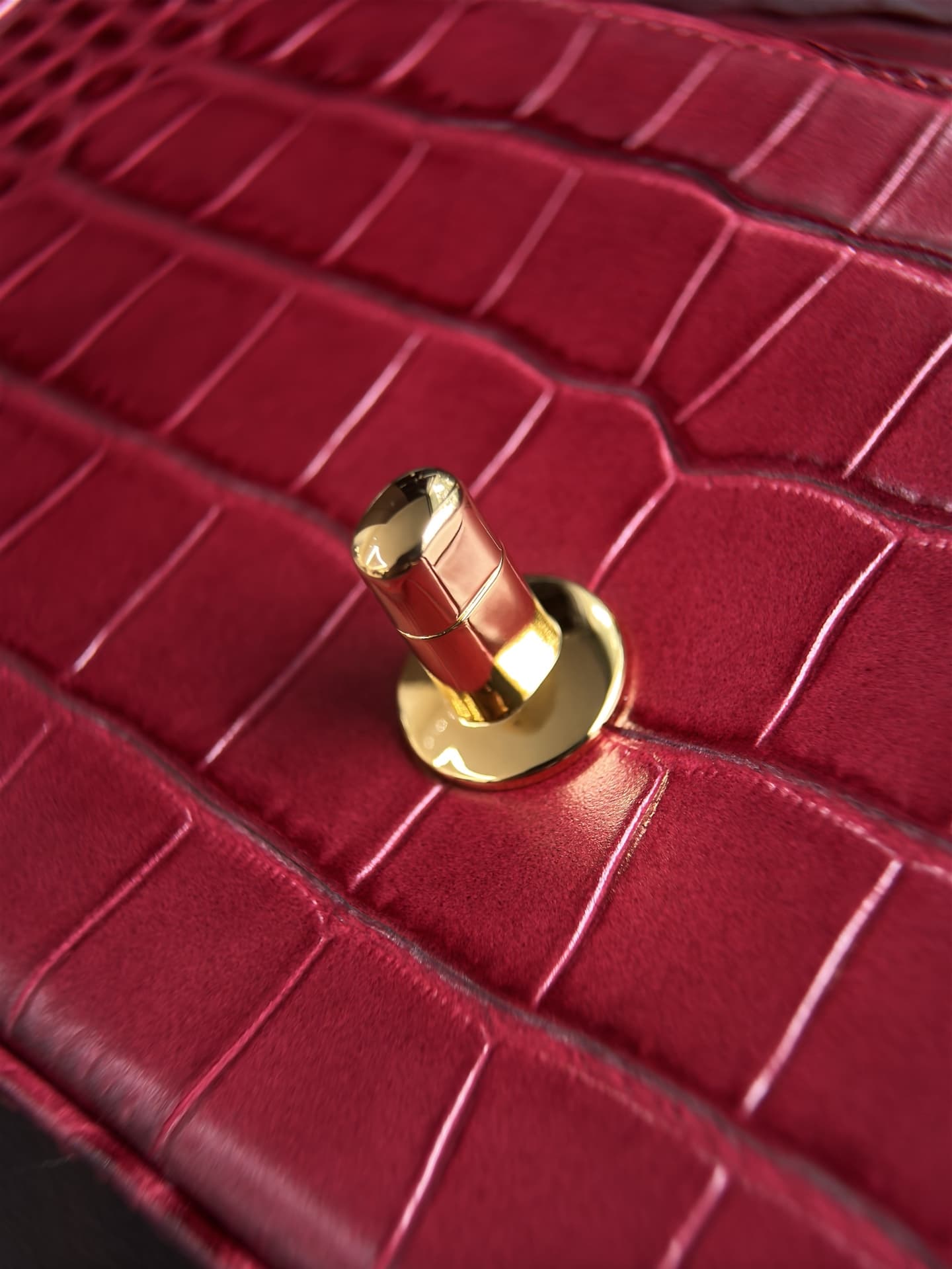 Chanel Flap Bag crocodile-embossed calfskin& Gold-Tone Metal Red AS6340 A