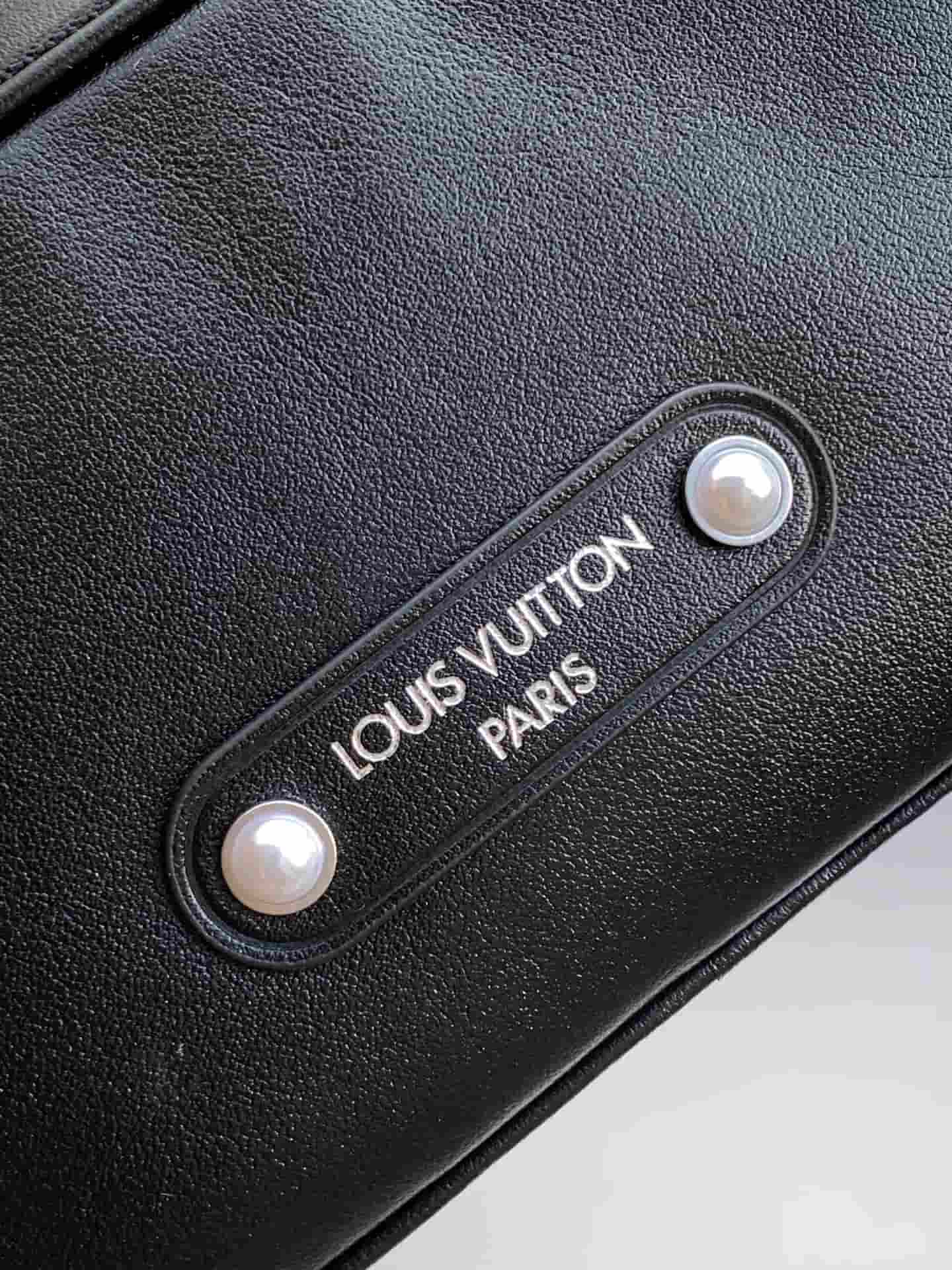 Louis Vuitton Keepall Cargo Bandoulière 25 Black Calf leather M13988 High