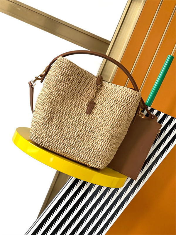 LE 37 in woven raffia and vegetable-tanned leather Bucket bag High