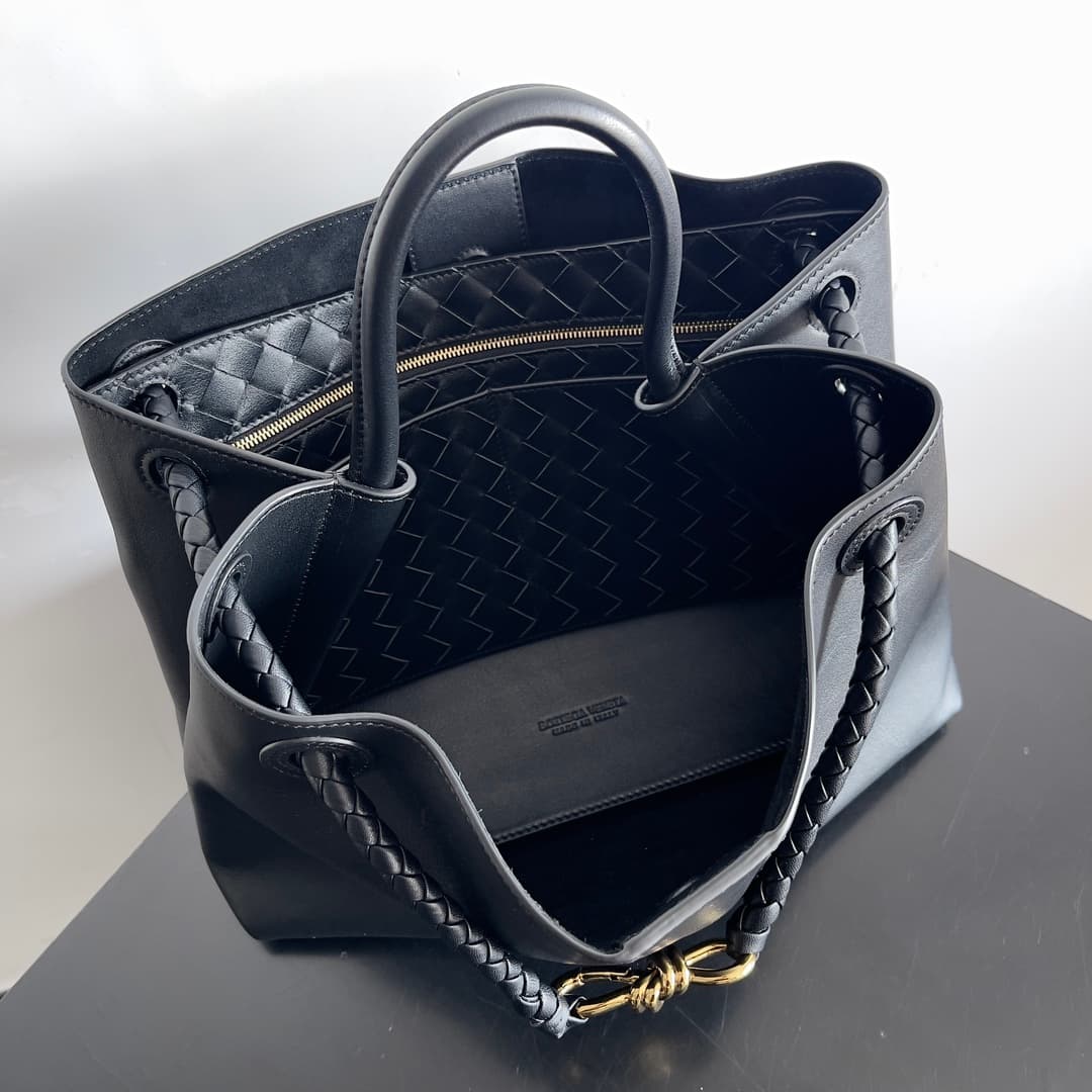 Bottega Veneta Andiamo tote bag in black calfskin leather TOP