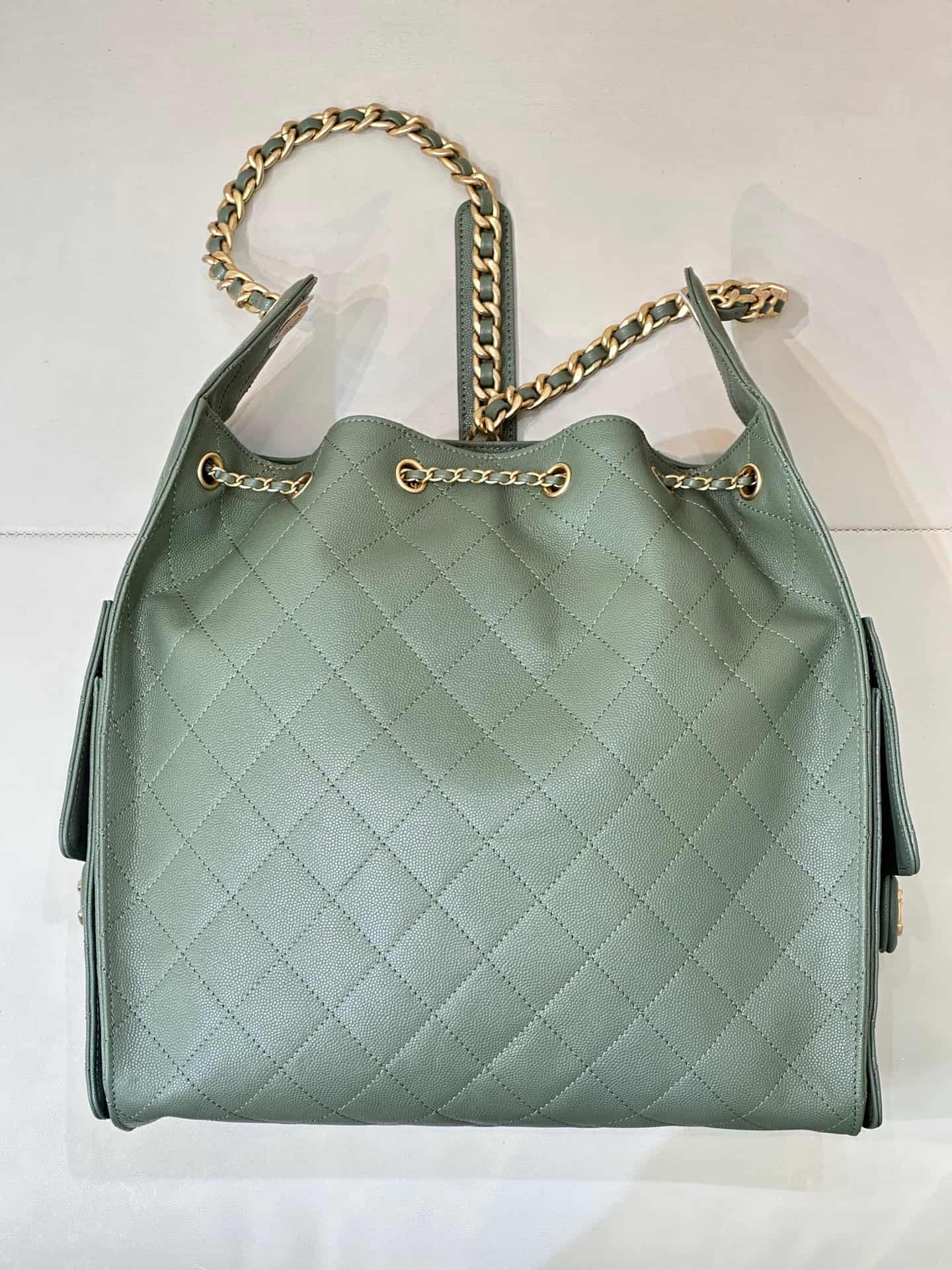 Chanel 25 Medium Hobo handbag AS5311 Grained Calfskin & Gold-tone Metal Green TOP