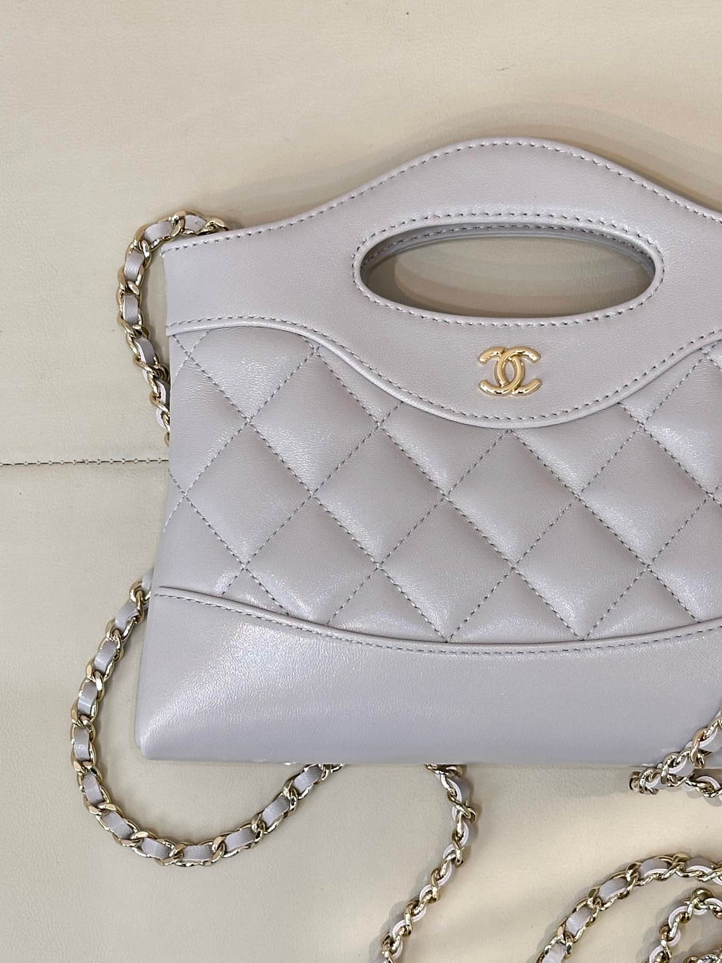 Chanel Clutch with chain Lambskin & Gold-Tone Metal AP3656 Light Grey TOP