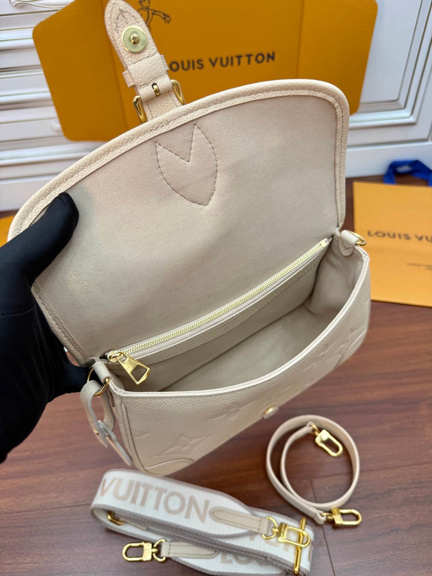 Louis Vuitton Diane Sand Grained cowhide leather M13231 TOP