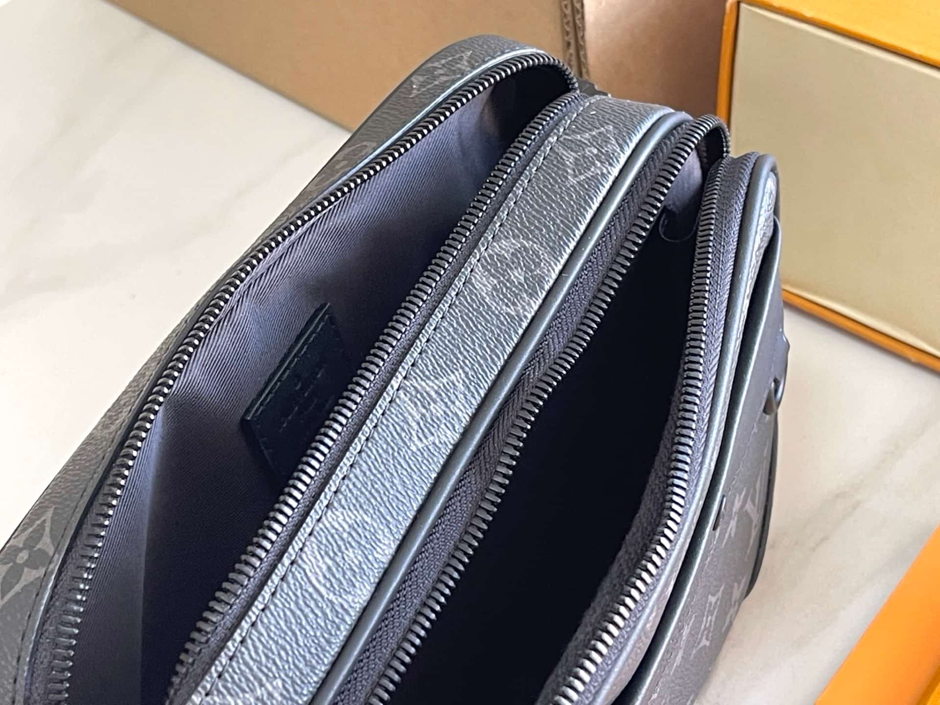 Louis Vuitton Alpha Messenger Monogram Eclipse coated canvas M46955 TOP