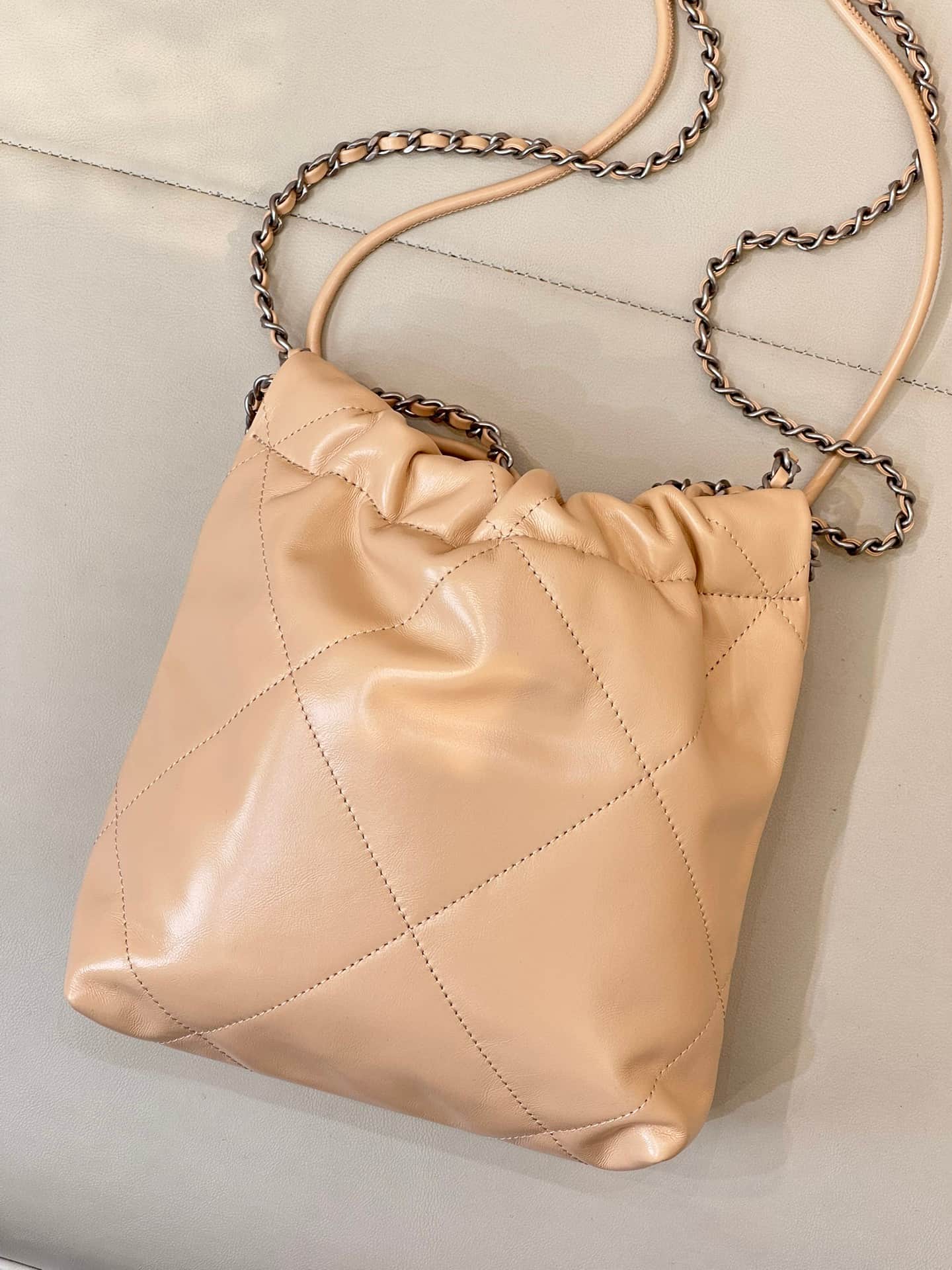 Chanel 22 MINI HANDBAG Shiny Calfskin Beige & Silver-Tone Metal AS3980 TOP
