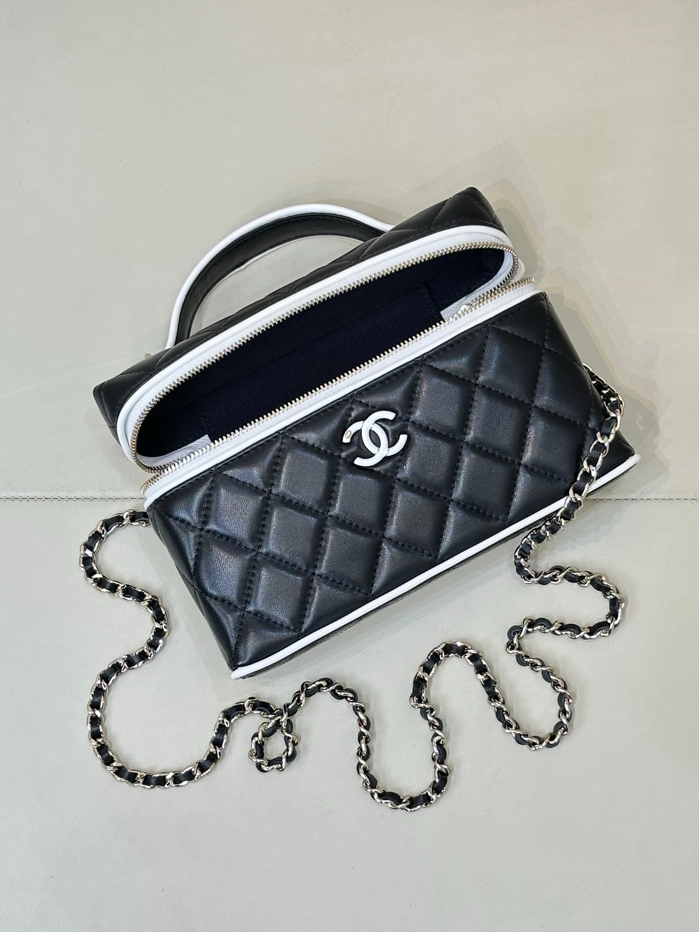 Chanel Vanity with Chain Lambskin & Gold-Tone Metal Black AP5240 TOP