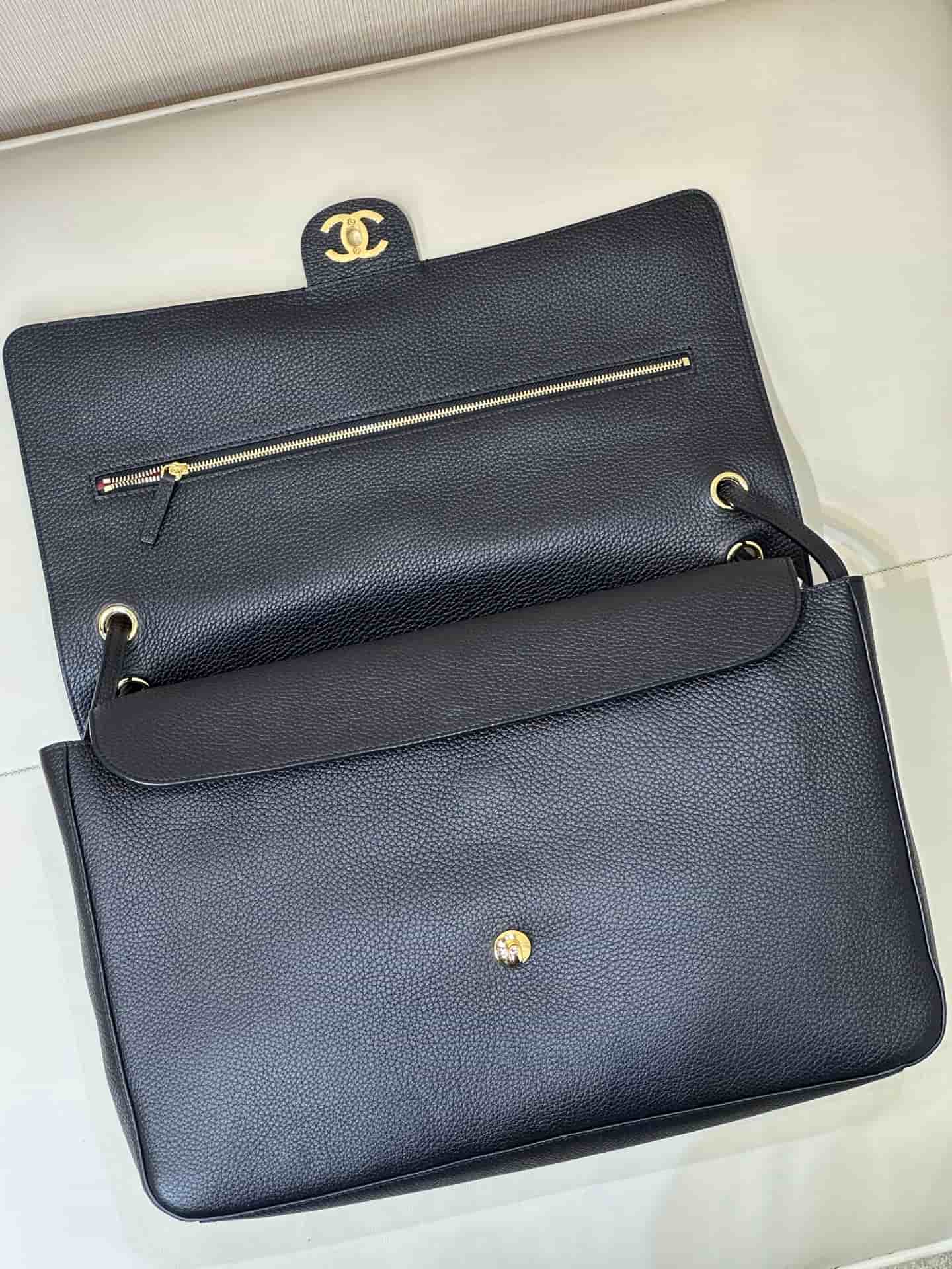 Chanel Maxi Flapbag Grained Calfskin & Gold Metal Black AS6233 TOP