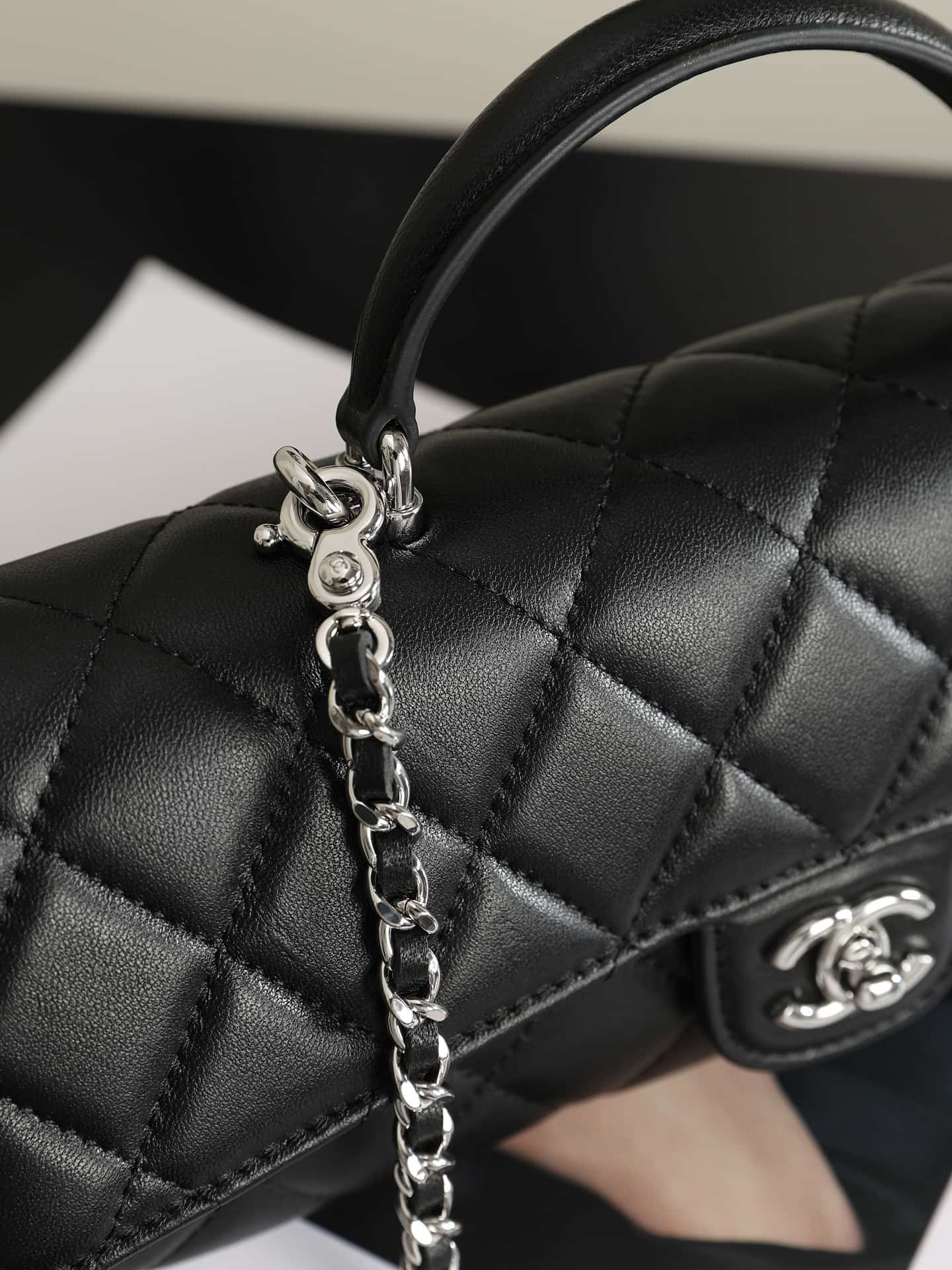 Chanel Clutch with chain Lambskin Calfskin & Silver-Tone Metal Black AP5280 A