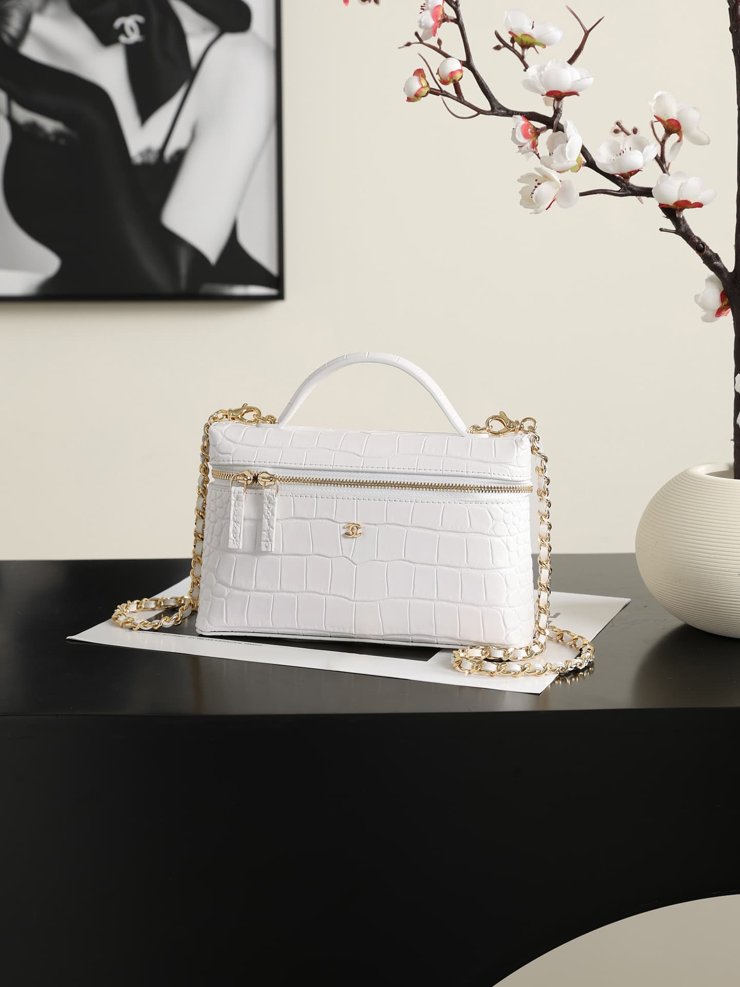 Chanel Vanity with Chain Crocodile-embossed leather& Gold-Tone Metal White AP5195 A