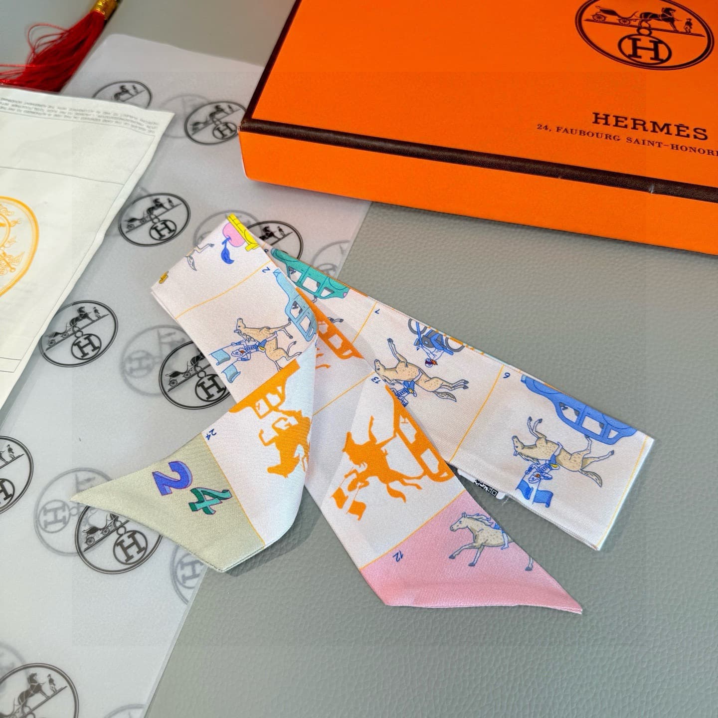 Hermes  Parade Twilly scarf