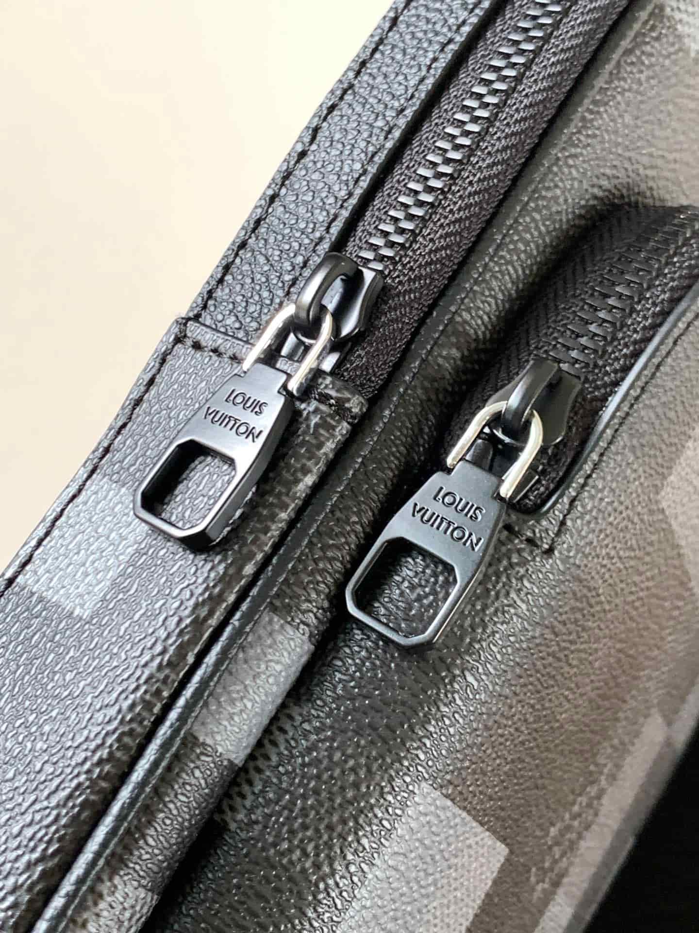 Louis Vuitton Avenue Slingbag Damoflage Black coated canvas M14953 High