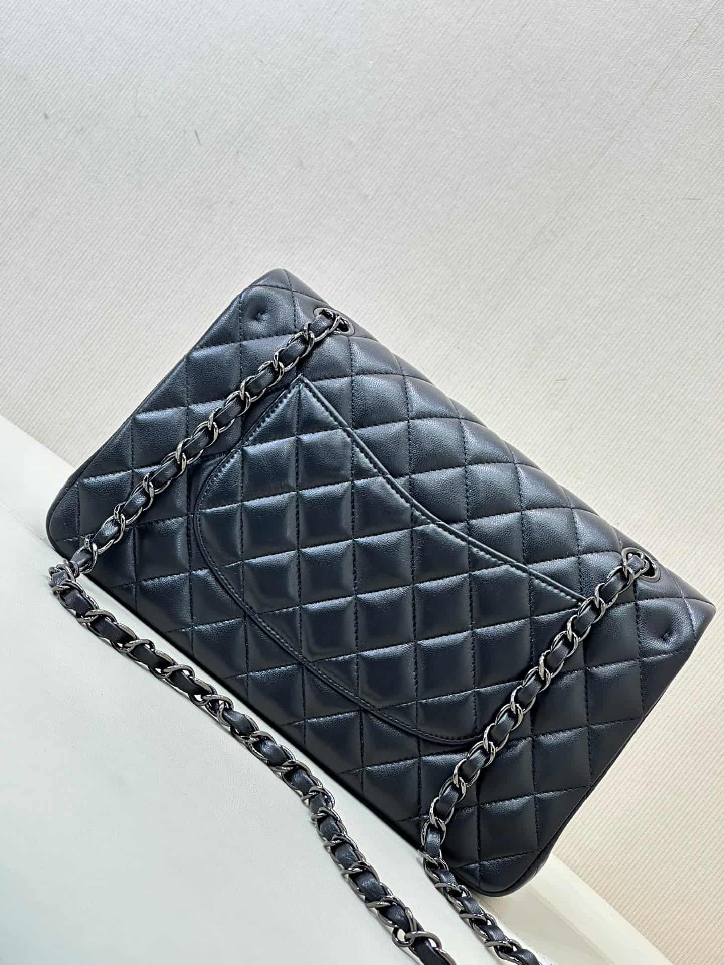 Chanel Medium CLASSIC HANDBAG Lambskin Black Silver Metal TOP