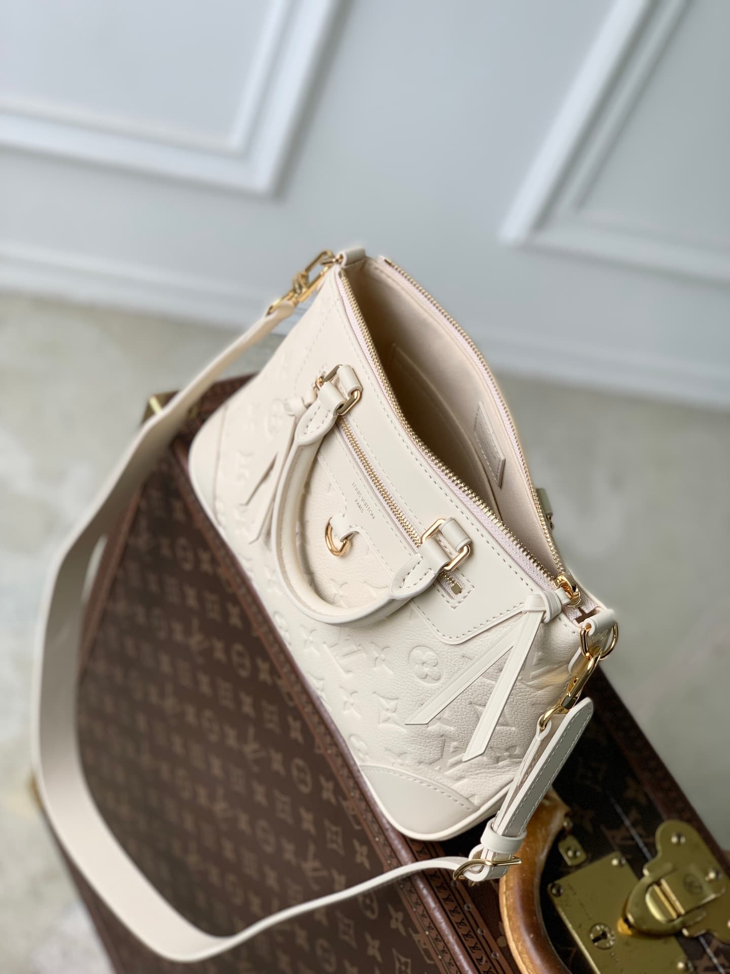 Louis Vuitton Skyline PM Cream Cowhide leather M29153 High