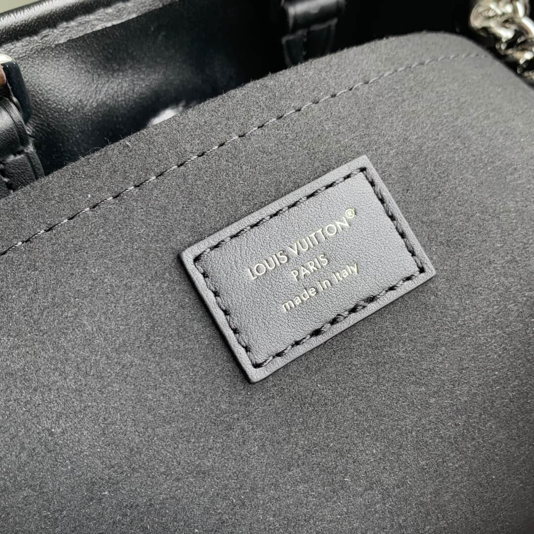 Louis Vuitton Off Duty Backpack Vibe Lamb leather M25522 Black High
