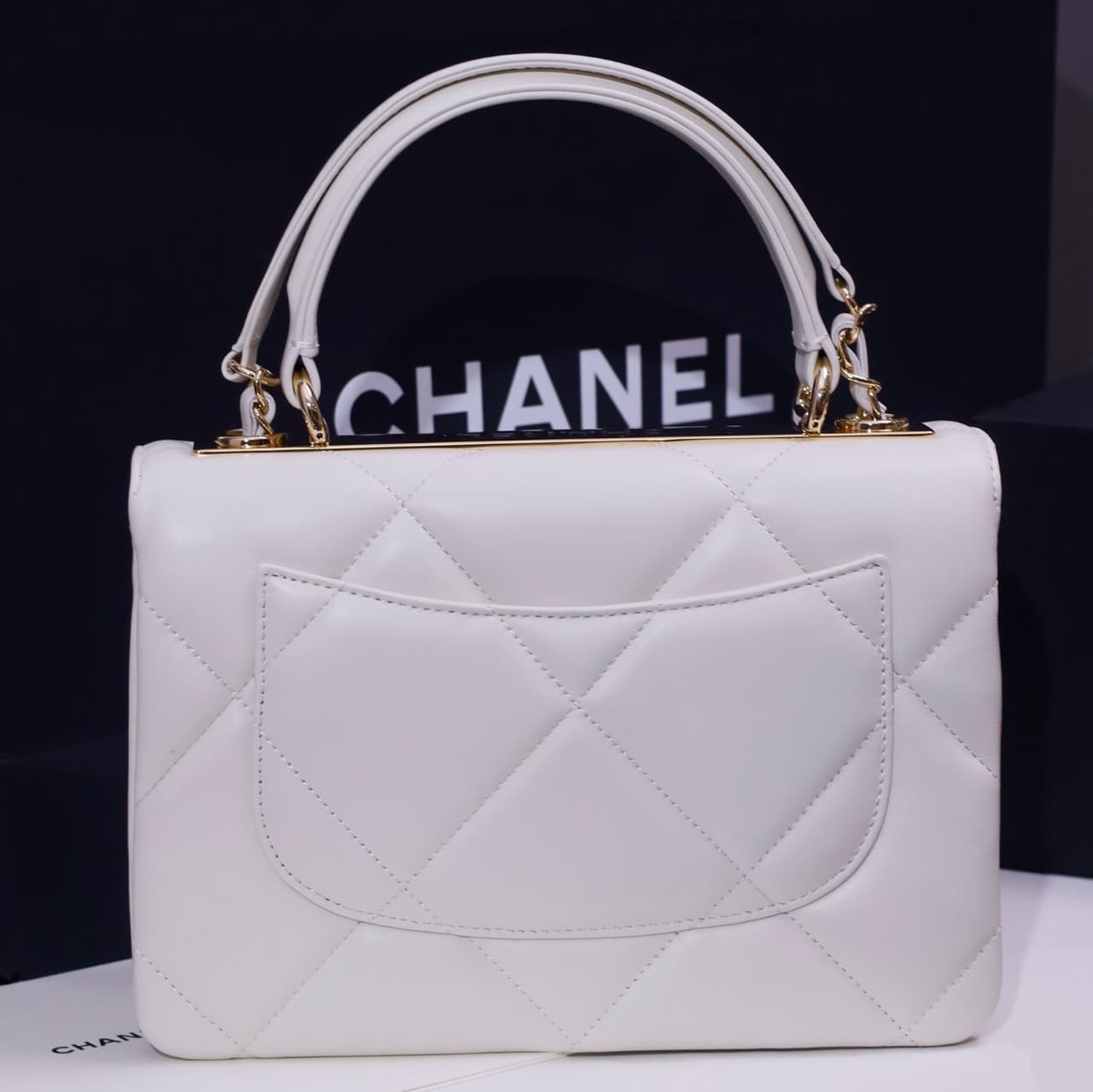 SMALL FLAP BAG WITH TOP HANDLE Lambskin Gold Metal White A