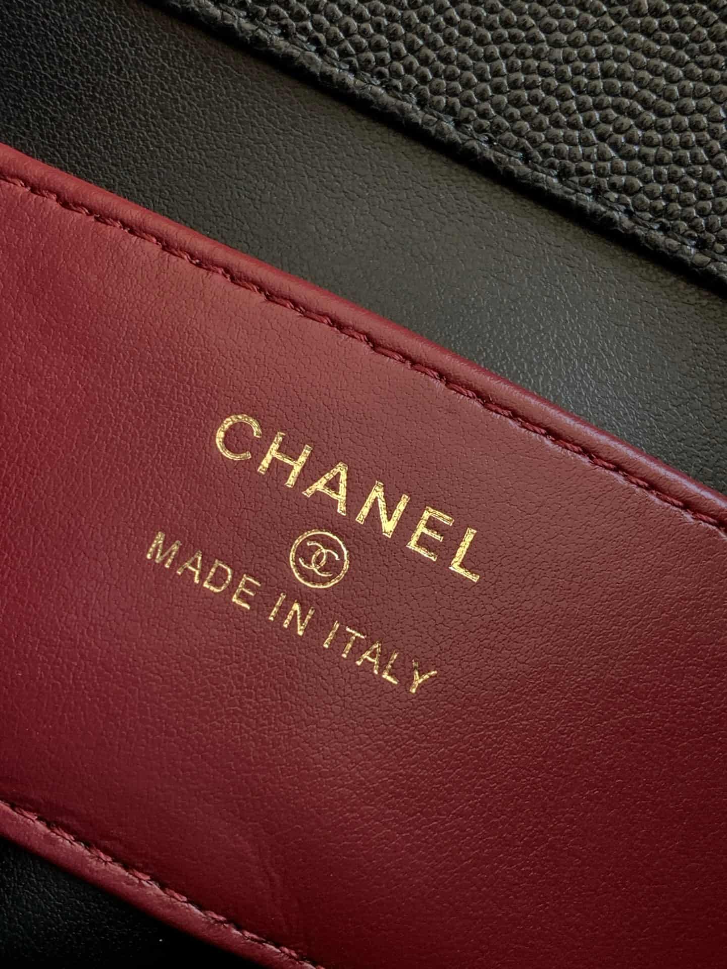 Chanel Clutch with Leather Strap Grained Shiny Calfskin & Gold-Tone Metal Black AP5068 A