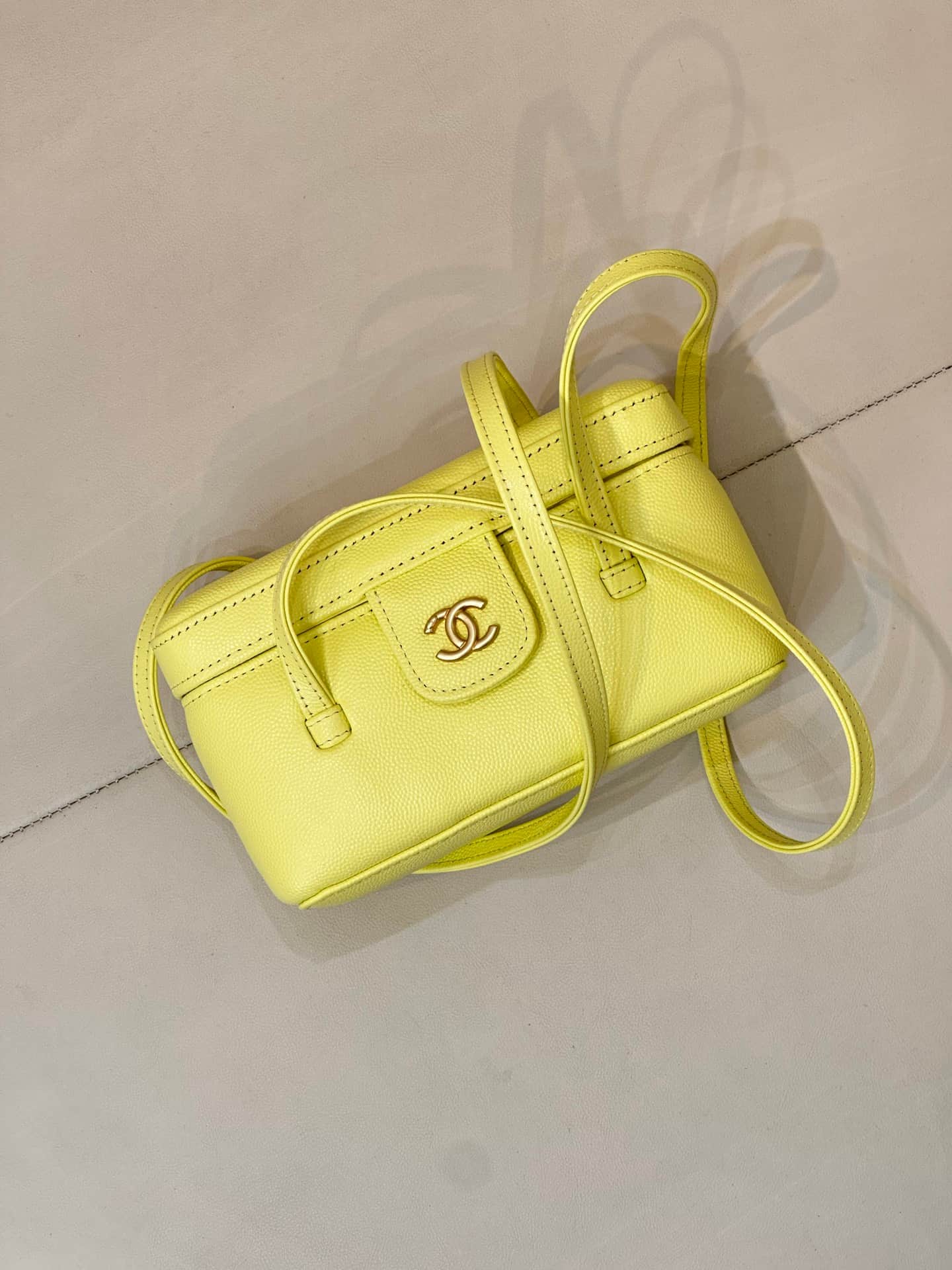 Chanel Long Vanity with Leather Strap Grained Shiny Calfskin & Gold-Tone Metal Light Yellow AP5067 TOP